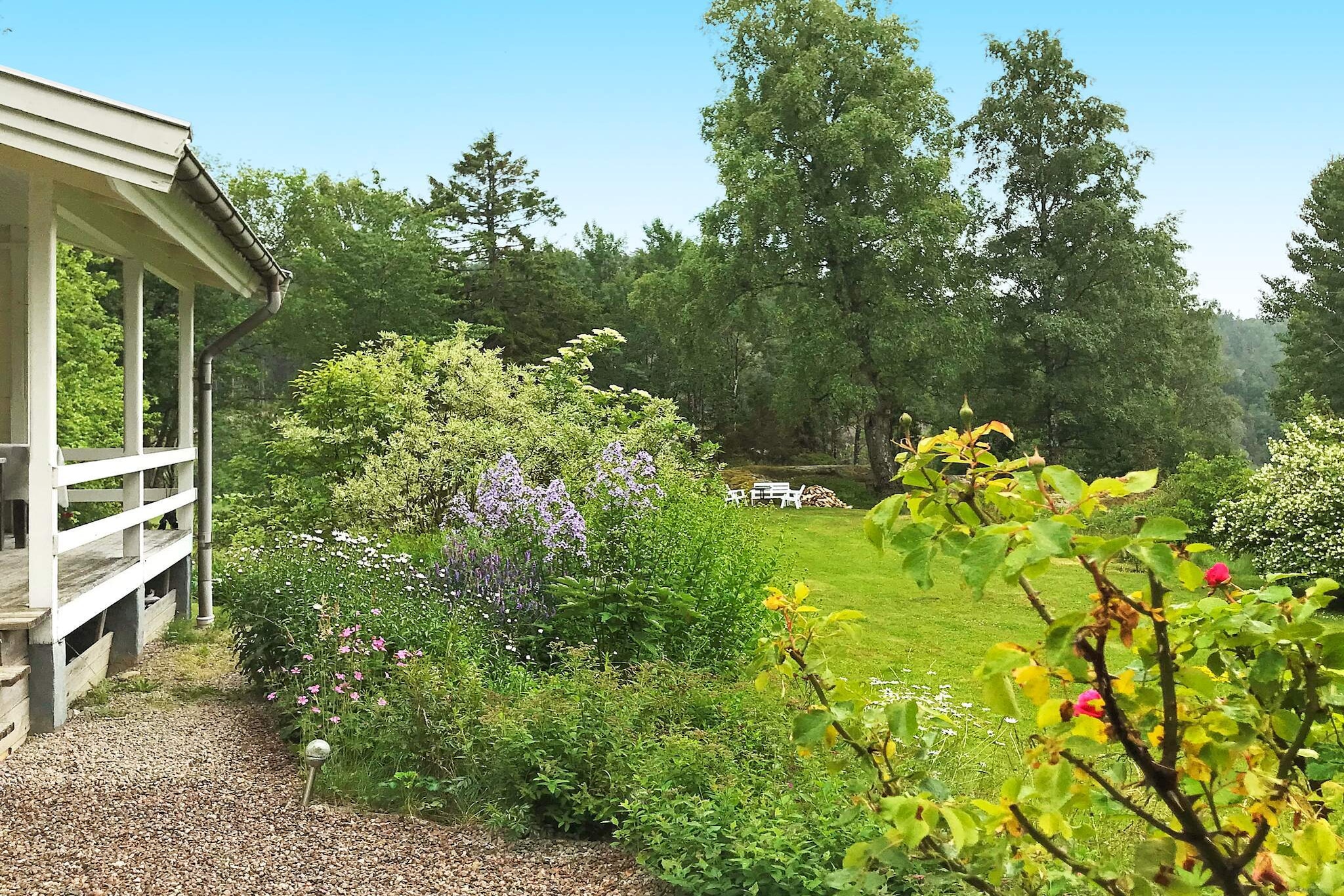 Kitchen(cooker(electric), coffee machine, microwave, fridge-freezer, water from well), Living/bed room(radio), bedroom(2x single bed), bedroom(2x single bed), bathroom(washbasin, shower, toilet), heating(electric), terrace(roofed)(garden furniture, BBQ), garden, parking