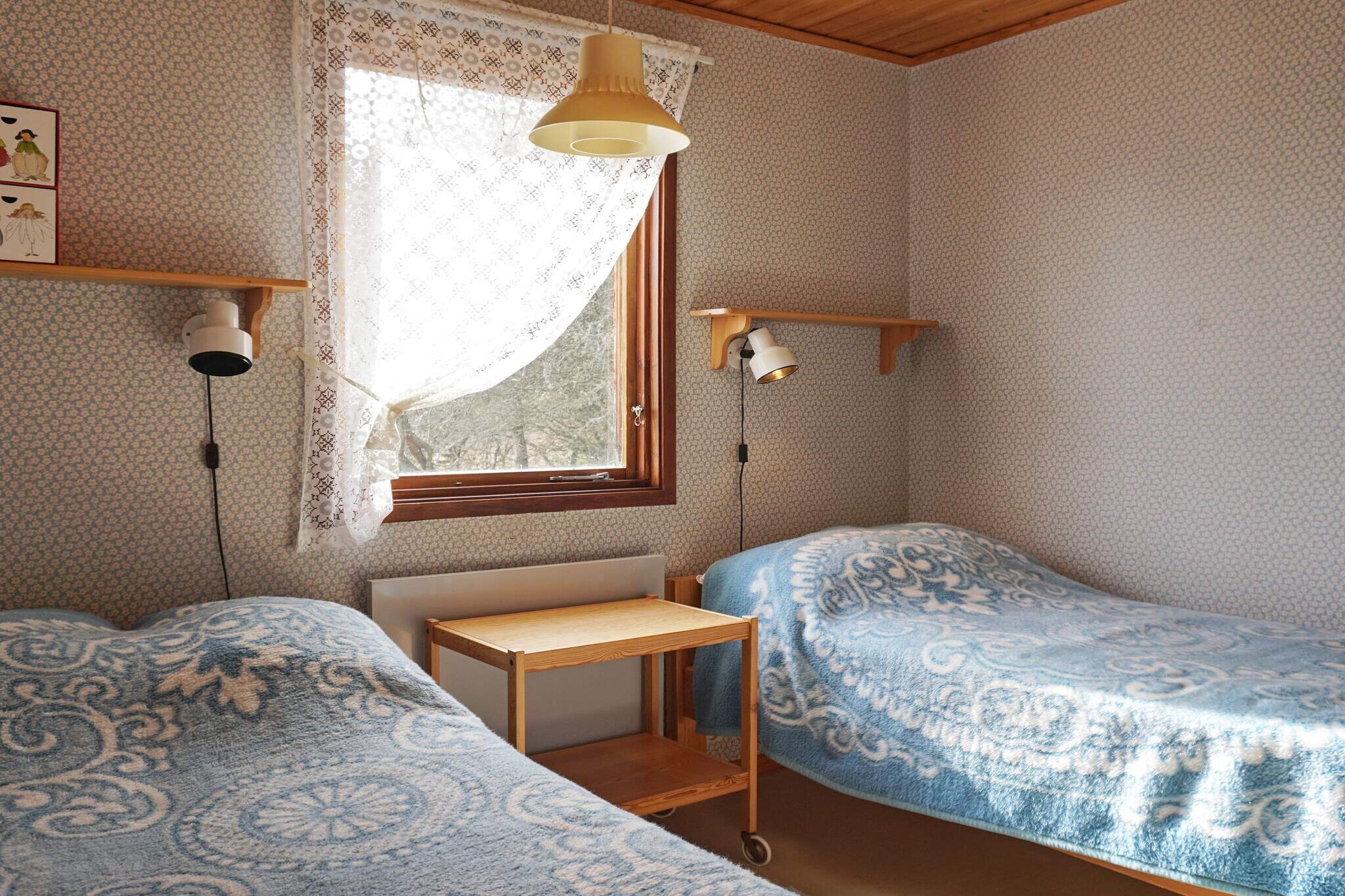 Cozy Cottage near Lake and Sea - Indoor