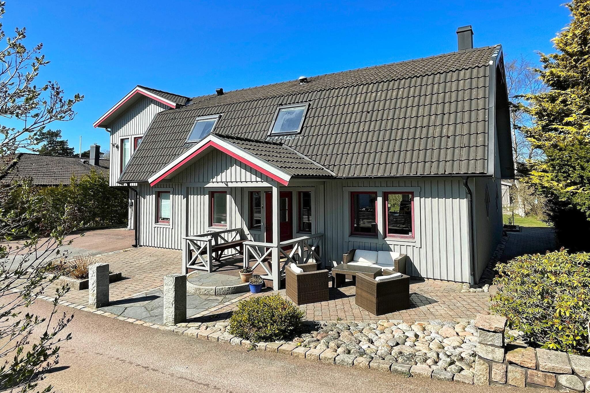 Internet Access DSL, Kitchen(cooker(electric), hood, coffee machine, microwave, dishwasher, freezer(60-99L), fridge-freezer, high chair), Living/bed room(TV(swedish TV channels), radio), bedroom(double bed), bedroom(double bed), bedroom(2x single bed), bathroom(floor heating)(washbasin, shower, toilet), tumble dryer, washing machine, terrace(50 m2), garden, garden furniture, BBQ, parking, play equipment