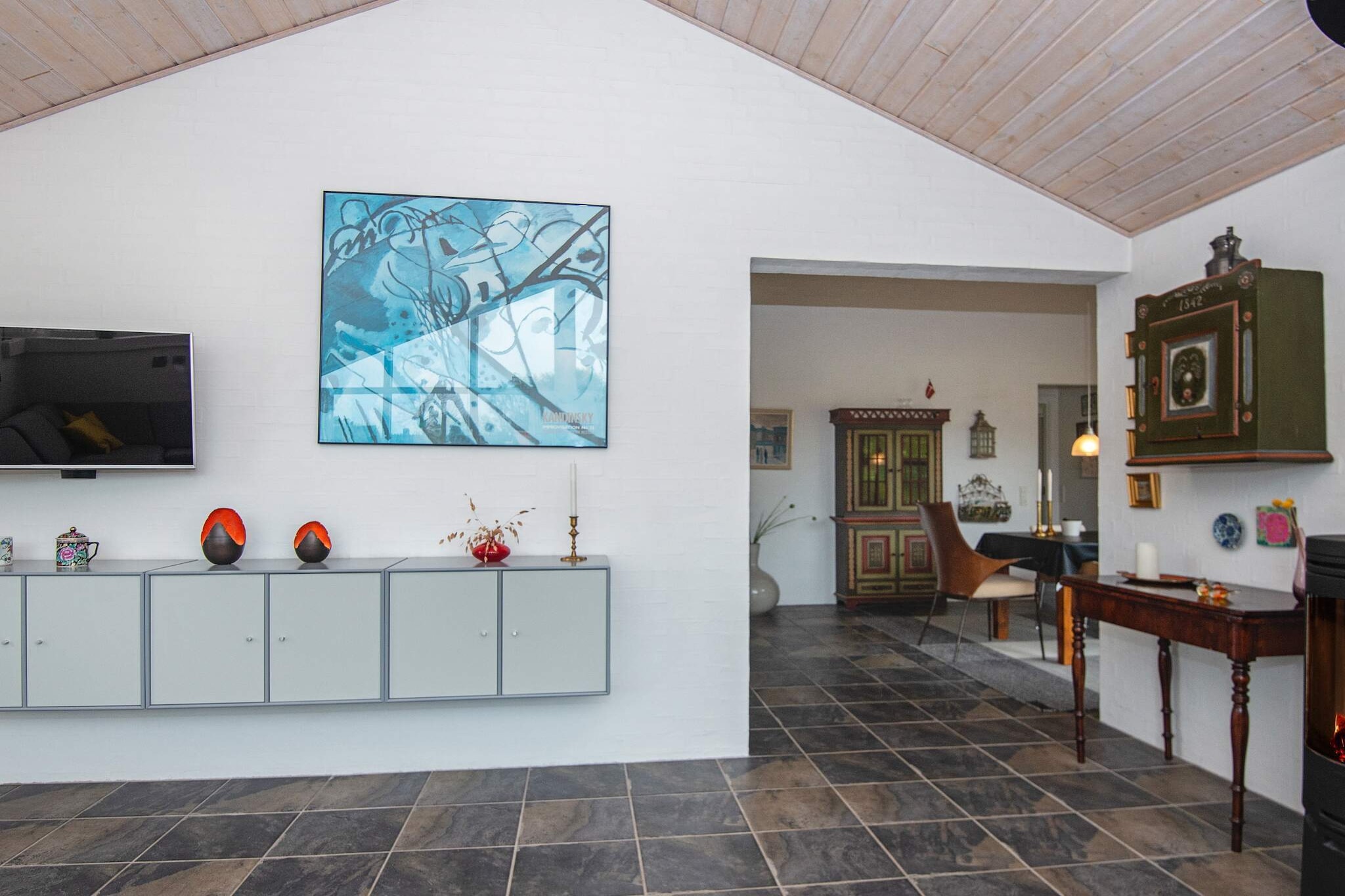 Cozy Property by Beach - Indoor