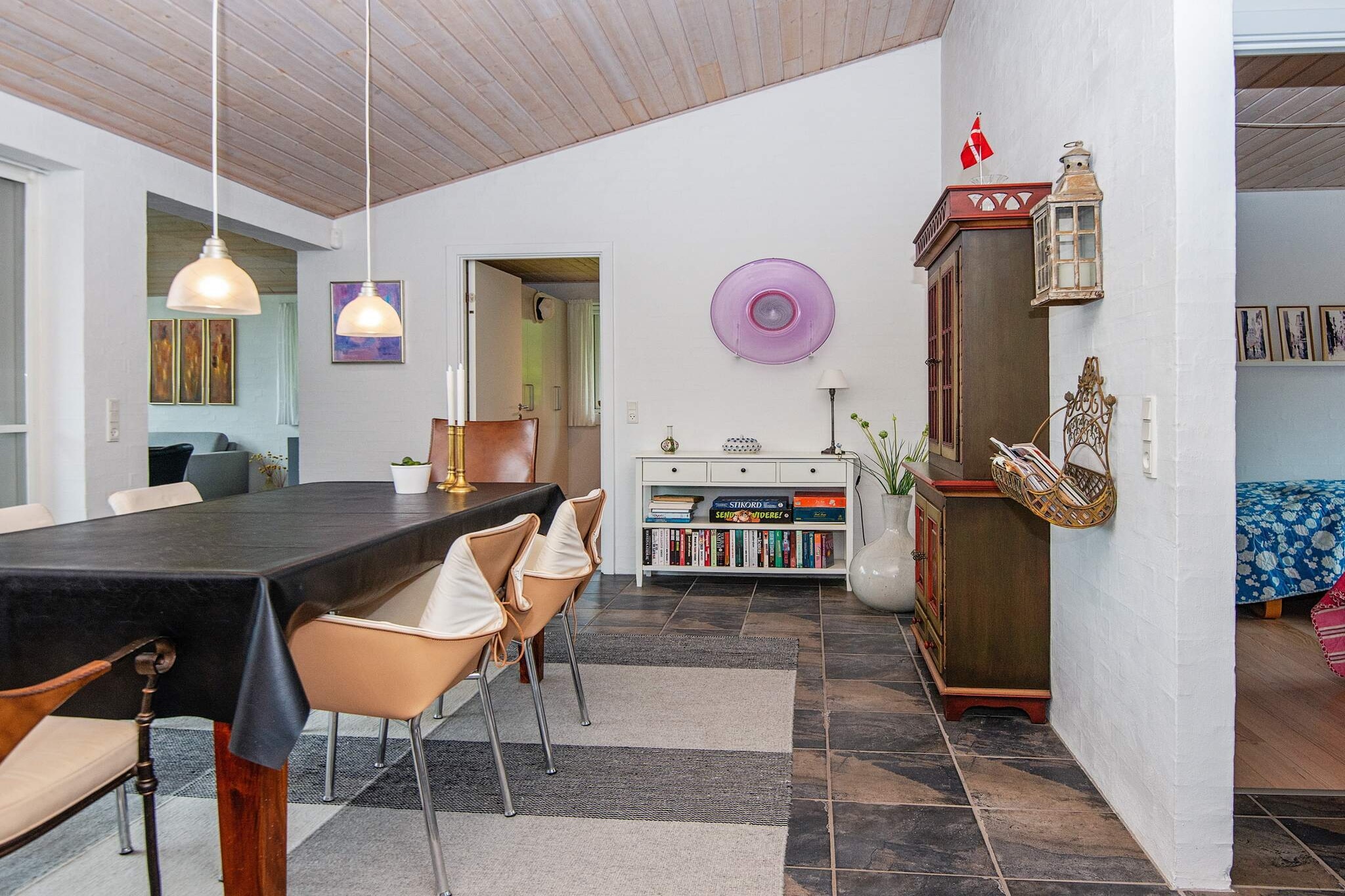 Cozy Property by Beach - Indoor