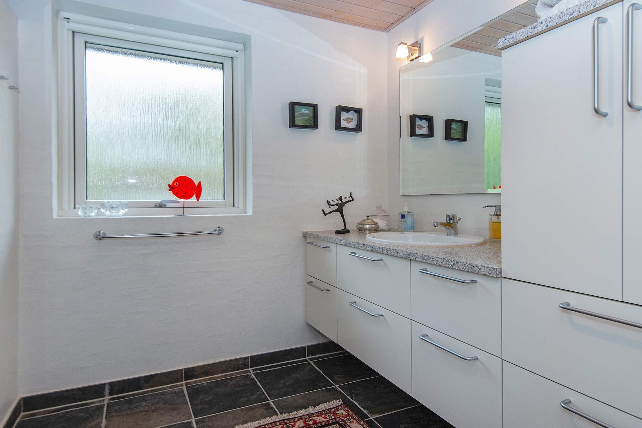 Cozy Property by Beach - Indoor