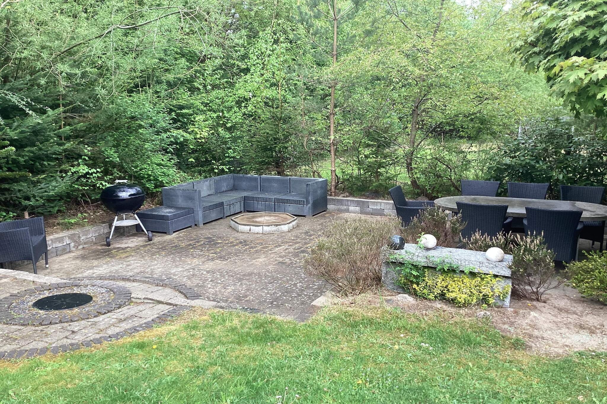 Kitchen(cooker(electric), cooker(4 ring stoves, gas), coffee machine, dishwasher, fridge), Living/bed room(TV, high chair), Living/bed room, bedroom(double bed, bunk bed, children\'s bed), bedroom(double bed), bedroom(double bed), bedroom(double bed), bedroom(double bed), bathroom(tumble dryer, washbasin, shower, toilet, washing machine), bathroom(washbasin, toilet), carport, freezer(60-99L), fridge-freezer, bath tub(outside, 6 persons), heating(electric), terrace, garden furniture, sun loungers, play equipment, table tennis table, darts, football goal, air to air heatpump