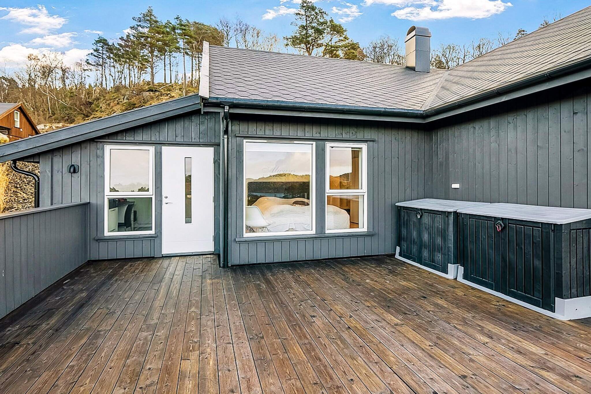 open kitchen(cooker(electric), hood, coffee machine(filter), microwave, dishwasher, fridge, freezer(60-99L), tumble dryer, washing machine), Living/bed room(48 m2)(TV(german television channels)), bedroom(double bed, children\'s bed), bedroom(double bed), bedroom(double bed), bedroom(2x bunk bed), bathroom(floor heating)(washbasin, shower, toilet), bathroom(floor heating)(washbasin, toilet), Bubble bath(outside, heated), heating(electric), garden furniture, BBQ, BBQ, parking, air to air heatpump