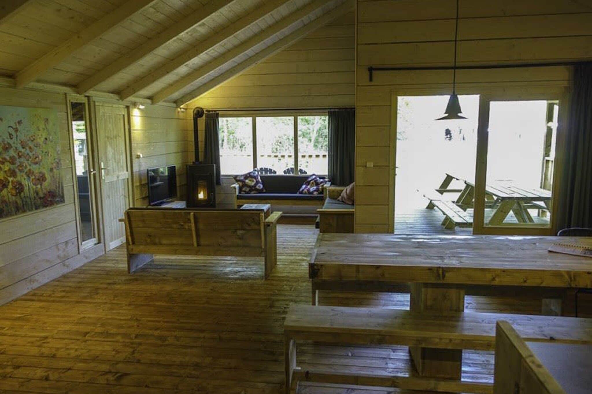 Wooden lodge near three national parks