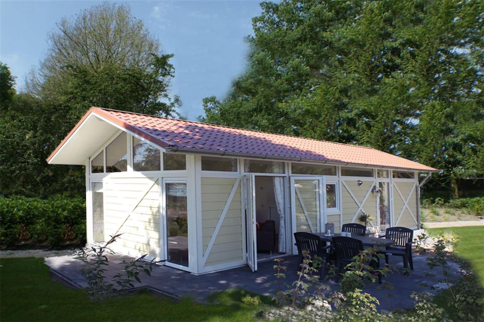 Contemporary chalet with dishwasher, in a holiday park on the Veluwemeer