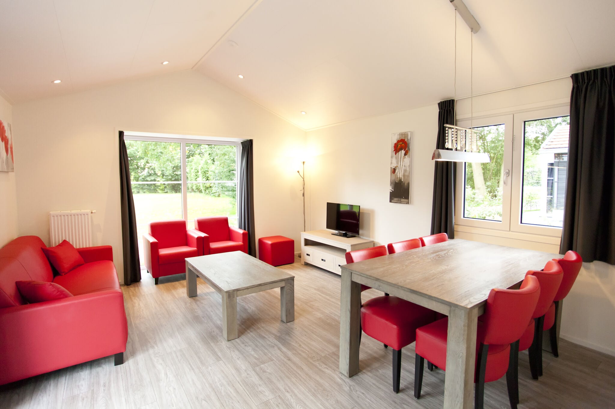Well-maintained chalet with a dishwasher, in a holiday park on the Veluwemeer