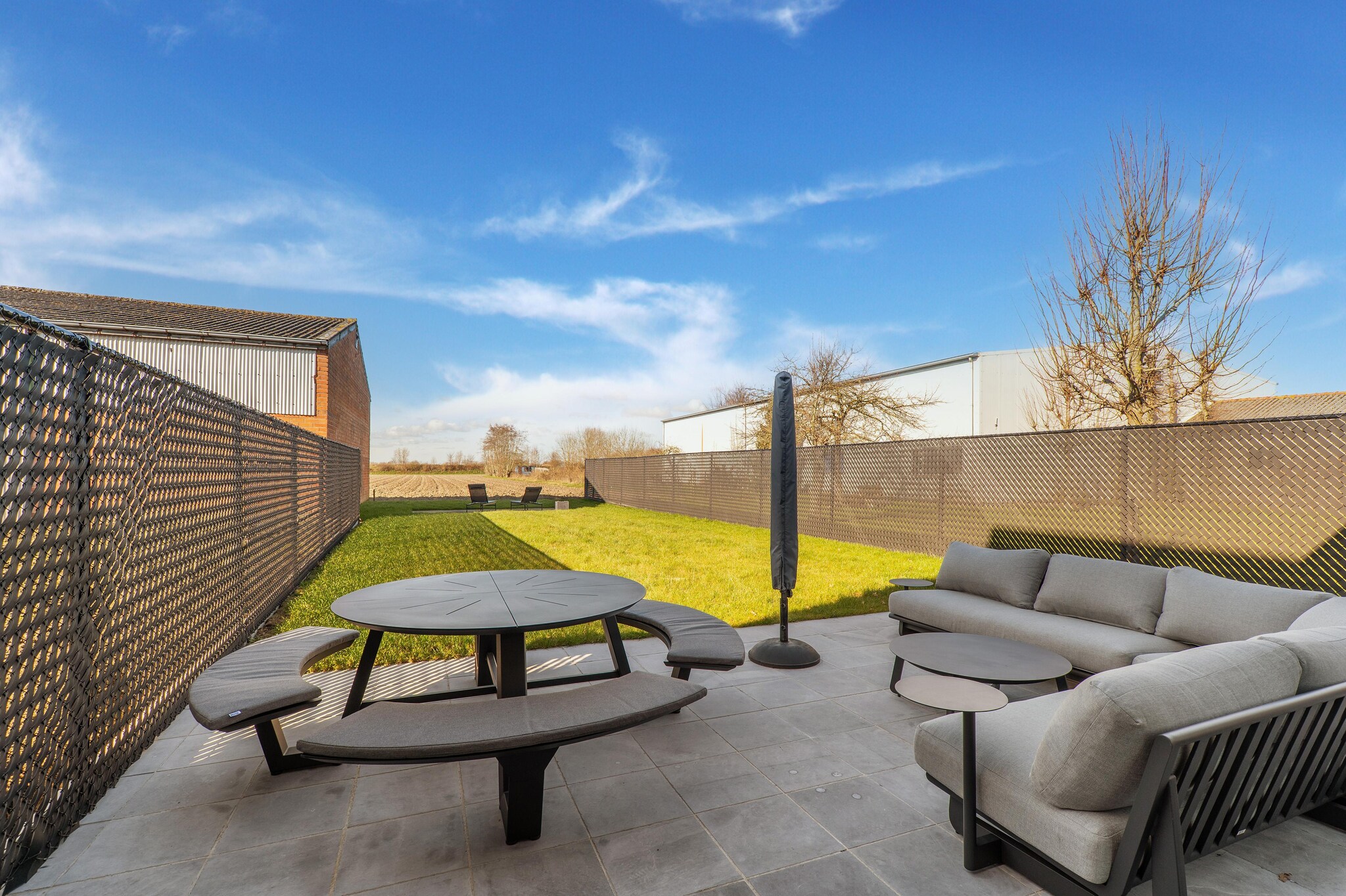 Ground floor: (Living room(TV, dining table, seating area), open kitchen(toaster, cooker, coffee machine, oven, microwave, dishwasher, fridge-freezer), Bedroom with bathroom(double king size bed, shower, washbasin), toilet(washbasin, toilet), hall, pantry(washing machine))\n\nOn the 1st floor: (Bedroom with bathroom(double king size bed, shower, washbasin), Bedroom with bathroom(single folding bed, double king size bed, shower, washbasin), toilet(washbasin, toilet))\n\nstreamingservice, heating, terrace, garden, garden furniture, garden furniture, sun loungers, parking, deckchairs, parasol, ironing board, Garden shed, Alarm