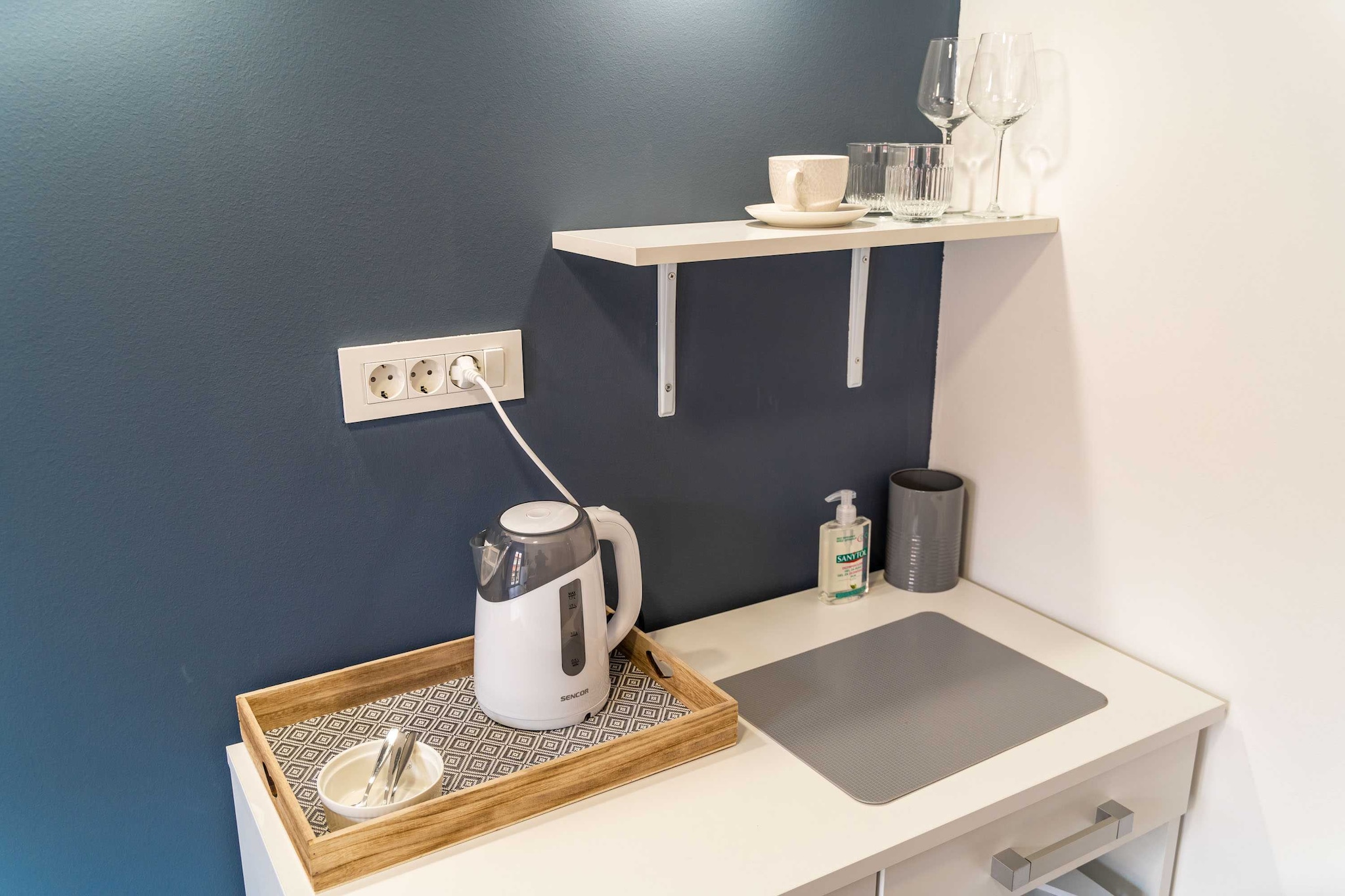 Argenta Rooms are located 1,5 km away from the Old Town (historic center) and only 400 m away from Banje beach.
Argenta Rooms offer accommodation in two units with private balcony.
Luggage storage is possible prior to check in and after check out, so you can explore the city a little more before your departure.
Free Wi-fi is availabe throughout the property.
This double room with balcony can accommodate two people. It features air conditioning as well as SAT LCD TV. Double room comes with two single beds. There is a possibility of separate beds and guests can announce if they prefer separate beds. The private bathroom comes with shower and toilet. Free toiletries, hair dryer as well as linens and towels are at your disposal. This room is on the first floor.
The UNESCO-protected center (1,5 km away) is known for its architecture and guests can explore its numerous sights, such as the Town Walls and Stradun Promenade. There are also many picturesque cafes and restaurants that invite to relax, as well as beaches, bars and shops. Everything you may need can be reached in 13 minutes walk.
The grocery shop, bakery and cafes can be found in 170 meters range. The nearest bus station is 250 meters away, with buses passing frequently.
Dubrovnik Bus Station and Ferry Port, connecting the mainland with various Dalmatian islands are 6,5 km away from the property, while Dubrovnik Airport is 19 km away.