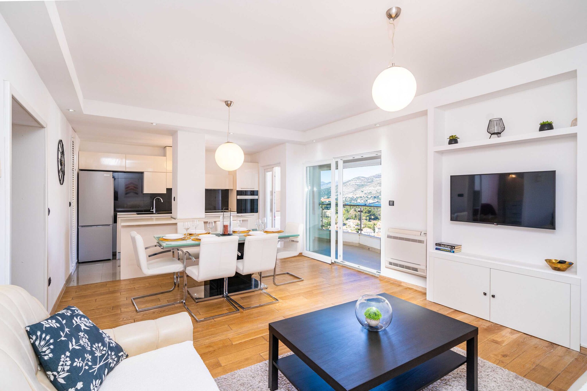 Apartment Hladilo is located in Montovjerna area, a quite popular part of town because it is situated only 10 minutes ride from the beautiful Lapad Bay as well as 10 minutes away from the historic Old Town. If you prefer having everything you need for a perfect vacation in a neighborhood, this location is the perfect choice for you.  
Apartment Hladilo offers accommodation in one unit with private balcony that overlooks the sea. It features air-conditioning as well as free Wi-fi throughout the property.  
Washing machine, iron and ironing board is at your disposal.

This two bedroom apartment with balcony and sea view can accommodate up to six people. It features SAT as well as internet enabled LCD TV. The open space living room comes with sofa and sitting area, and it's combined with the equipped kitchen and dining area. The bathroom comes with a shower and toilet. Hair dryer as well as linens and towels are at your disposal.
Apartment is on the second floor.

The location is ideal to be walking distance from everything you would need. A pharmacy, bakery, ATM, shops and bus stop can all be found less than 200 meters from the accommodation. Dubrovnik Old Town Walls are 1 km away, and the Stradun Promenade provides a unique stroll along the historic site scattered with bars, restaurants and boutiques. Banje Beach provide a marvelous view of Dubrovnik and can be reached in 2 km. Bus stop with direct lines to Dubrovnik Old Town is 200 m away.

The Main Bus Station and Dubrovnik Harbor can be reached on foot in 20 minutes. Dubrovnik Airport is at a distance of 21 km