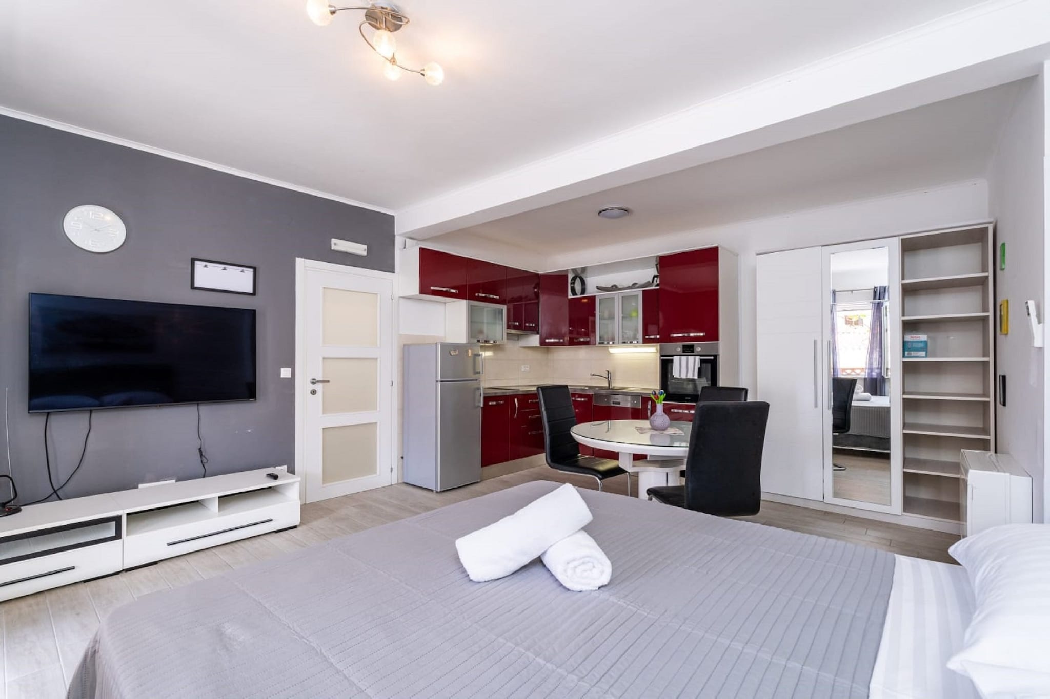 Studio Apartment Feather - Studio Apartment with Terrace-Indoor