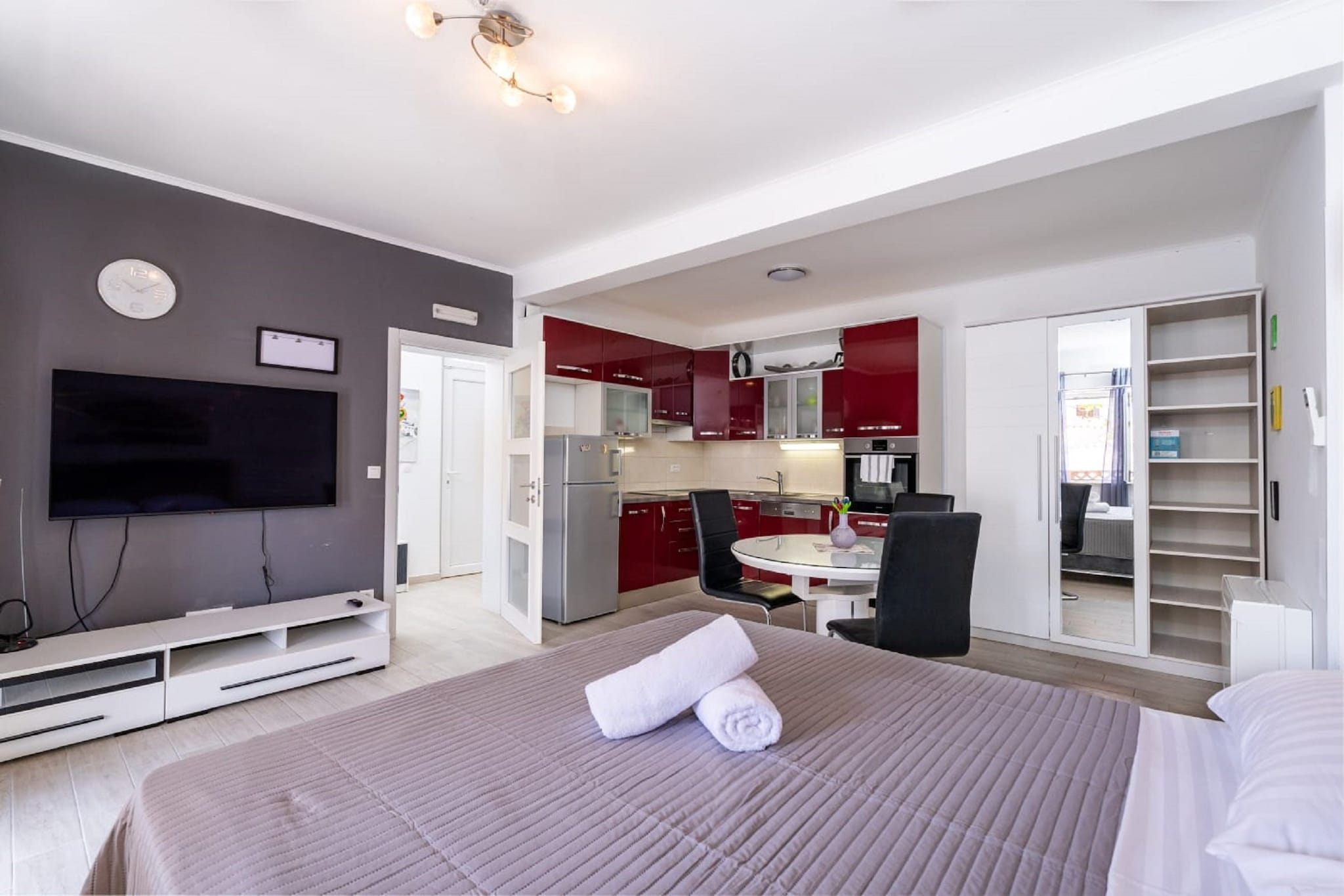 Studio Apartment Feather - Studio Apartment with Terrace-Indoor