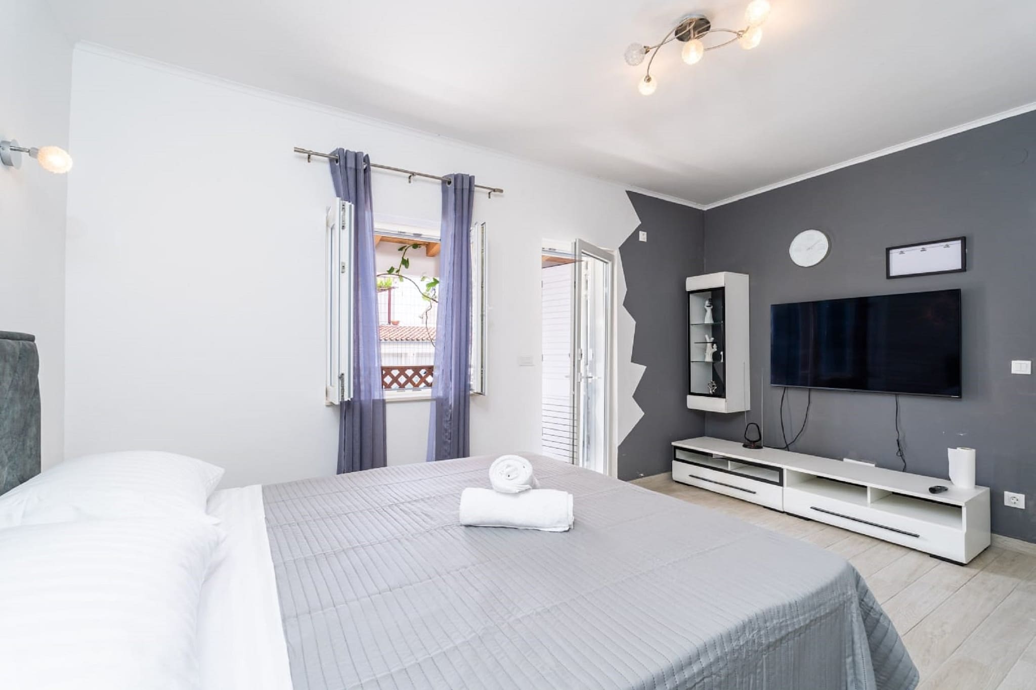 Studio Apartment Feather - Studio Apartment with Terrace-Indoor