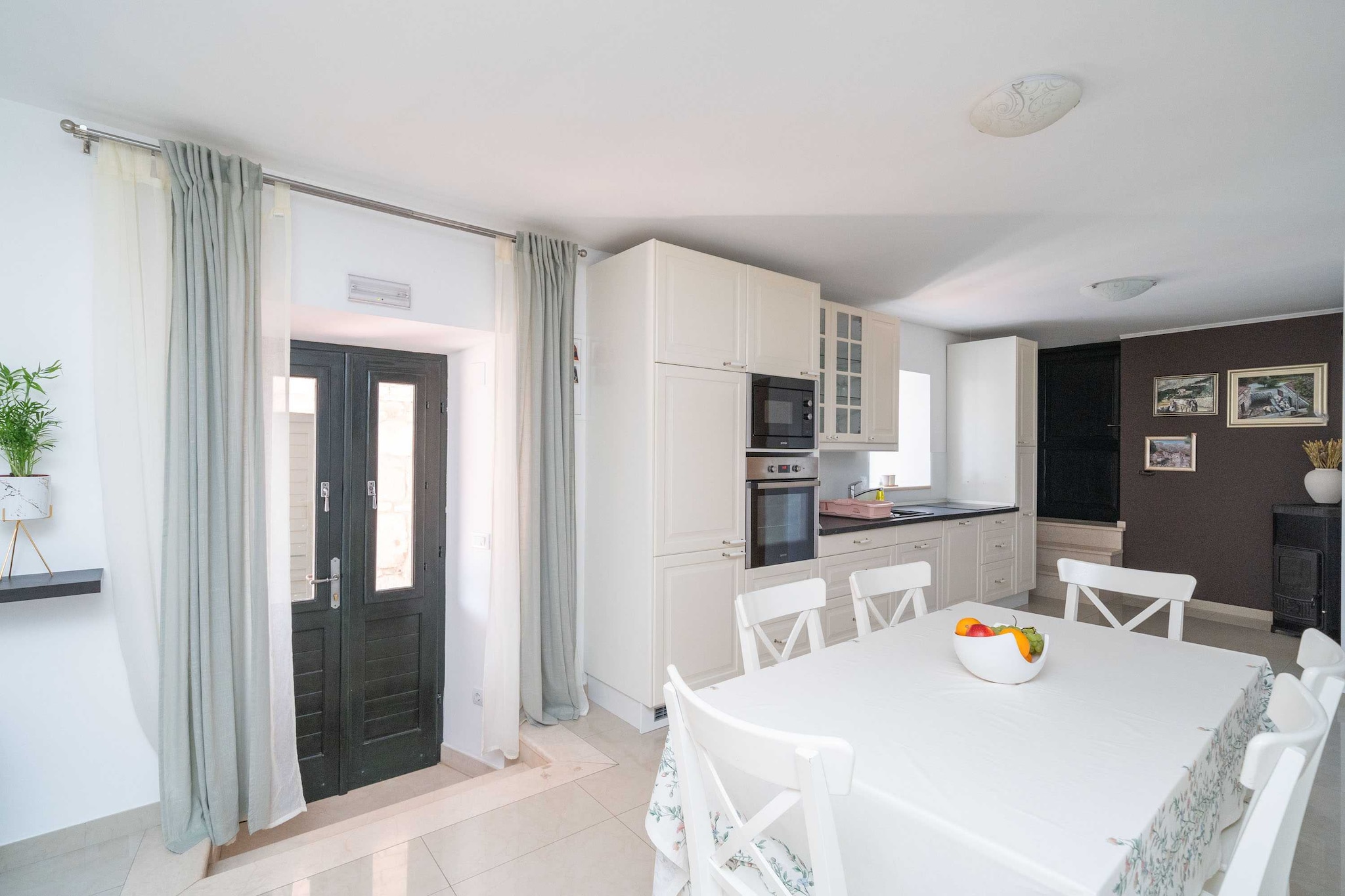 Holiday Home Majkovi - Three Bedroom Holiday Home with Swimming Pool-Binnen