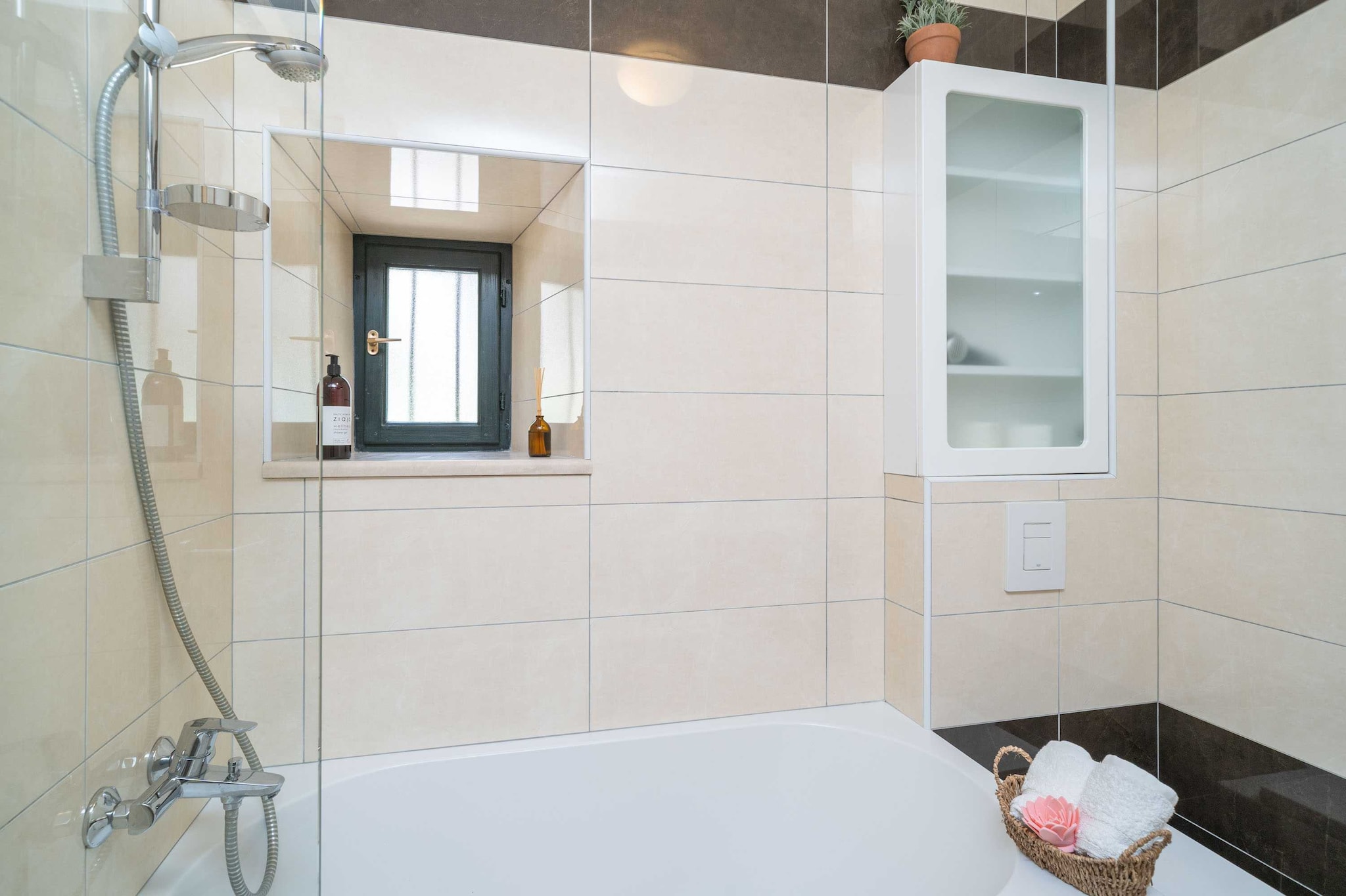Holiday Home Majkovi - Three Bedroom Holiday Home with Swimming Pool-Badkamer
