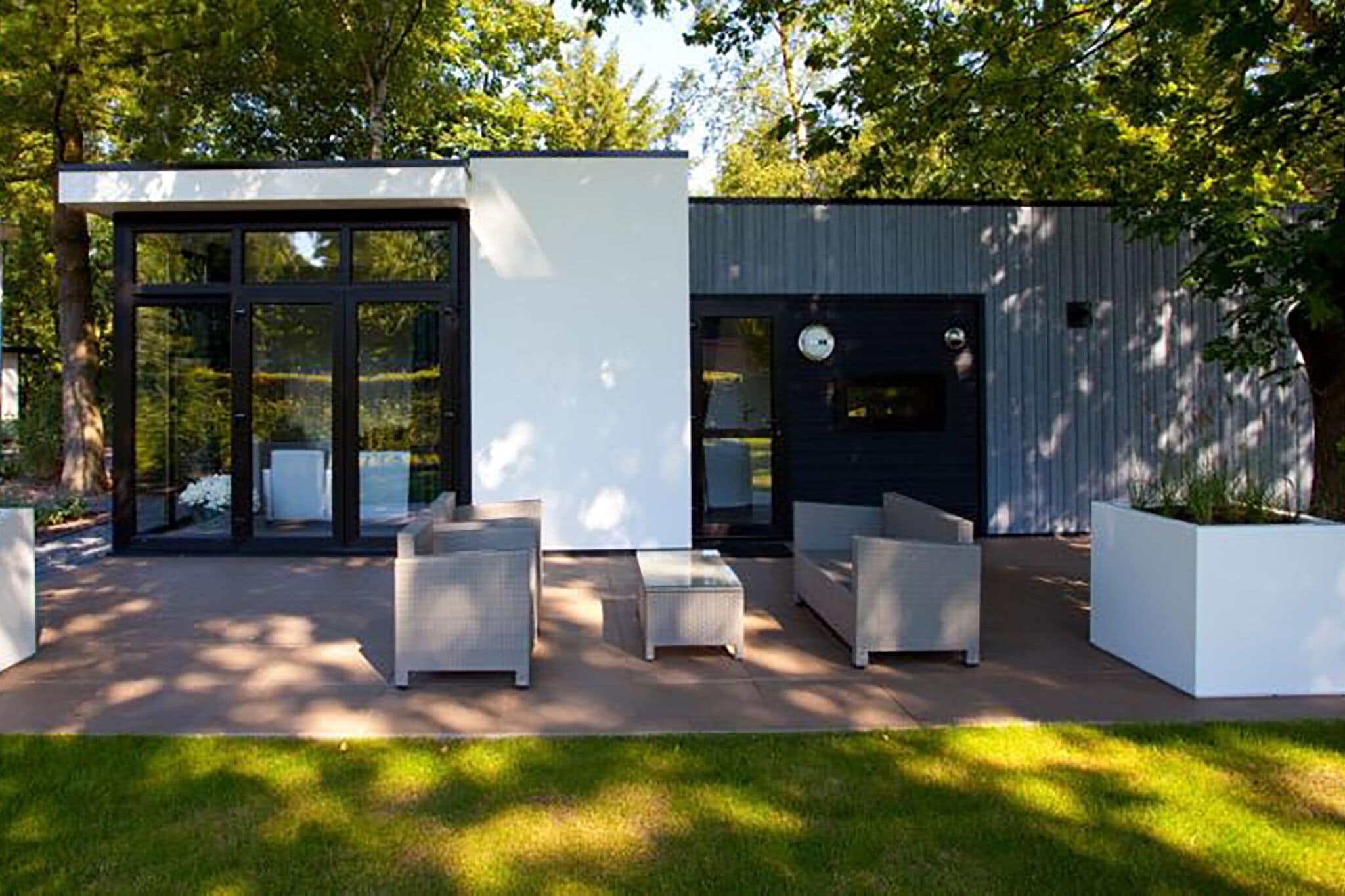 Modern holiday home near the golf course, in a holiday park, Amsterdam at 25 km.