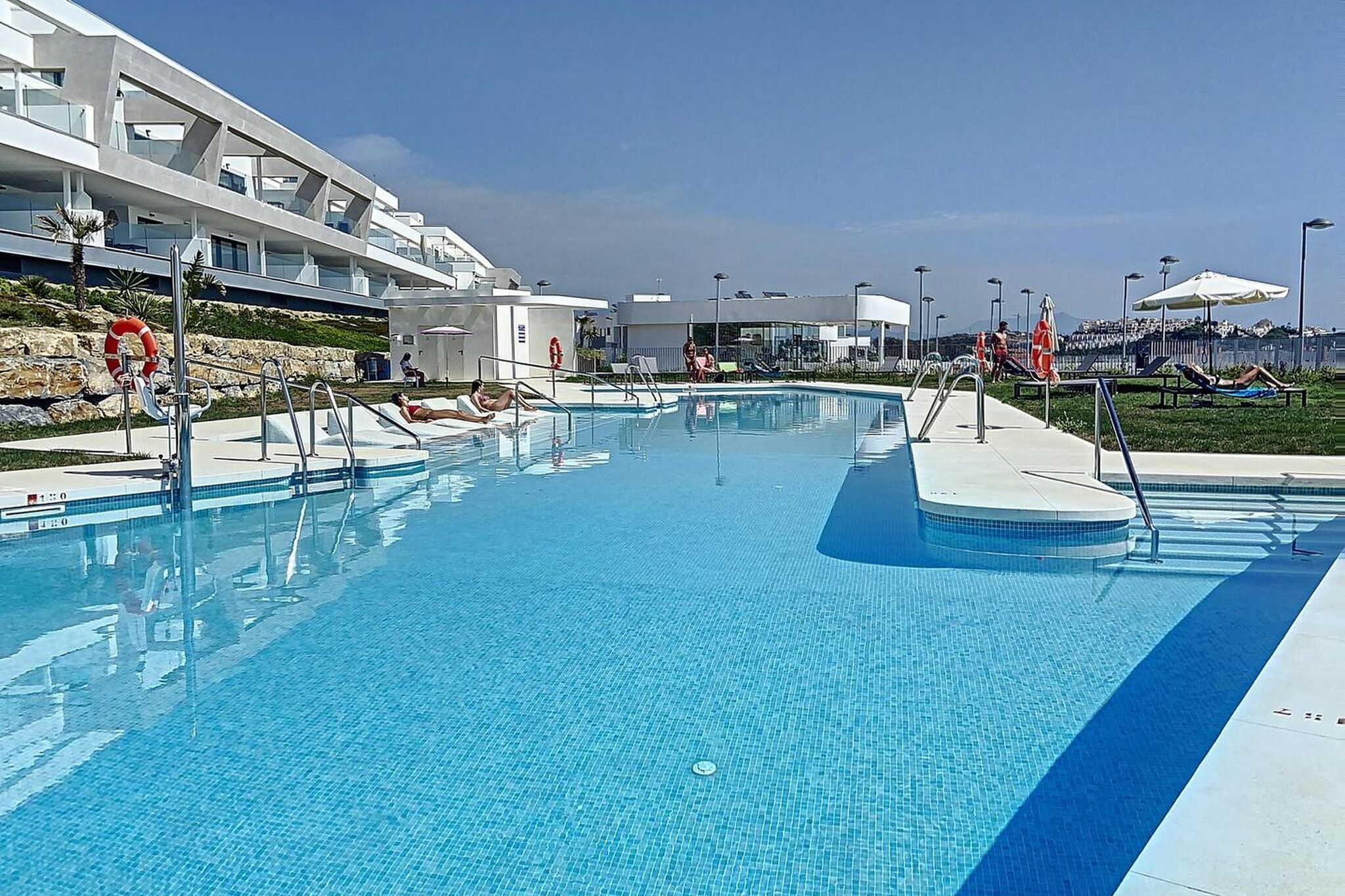 Belle maison de vacances à Marbella avec piscine partagée