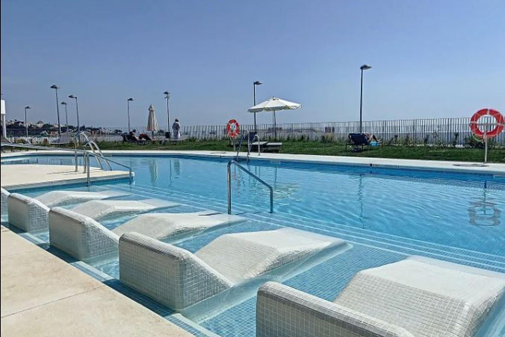 Belle maison de vacances à Marbella avec piscine partagée