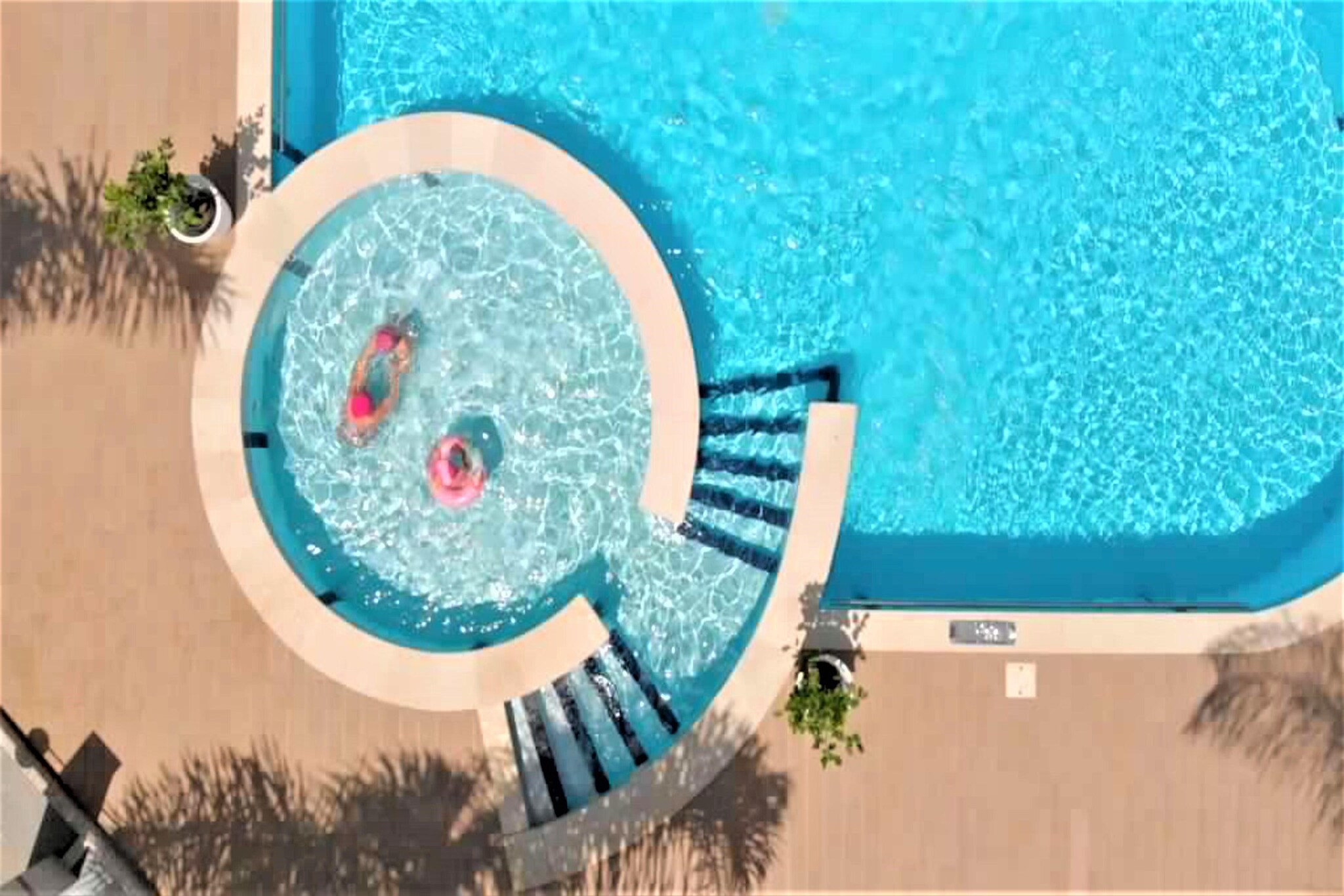 Ground floor: (open kitchen(hob(4 ring stoves), electric kettle, boiling water tap, hood, coffee machine, oven, fridge-freezer), Living/diningroom(single sofa bed, TV(flatscreen), dining table), bedroom(double bed), bedroom(single bed, single bed), bathroom(shower, washbasin, toilet, bidet, washing machine), pantry(ironing board, iron))\n\nheating(through air conditioning), air conditioning, terrace(private, 10 m2), garden furniture, sun loungers, parasol, swimming pool(shared with other guests, outside, 14 x 10 m., opened from Jun upto and including Sep)