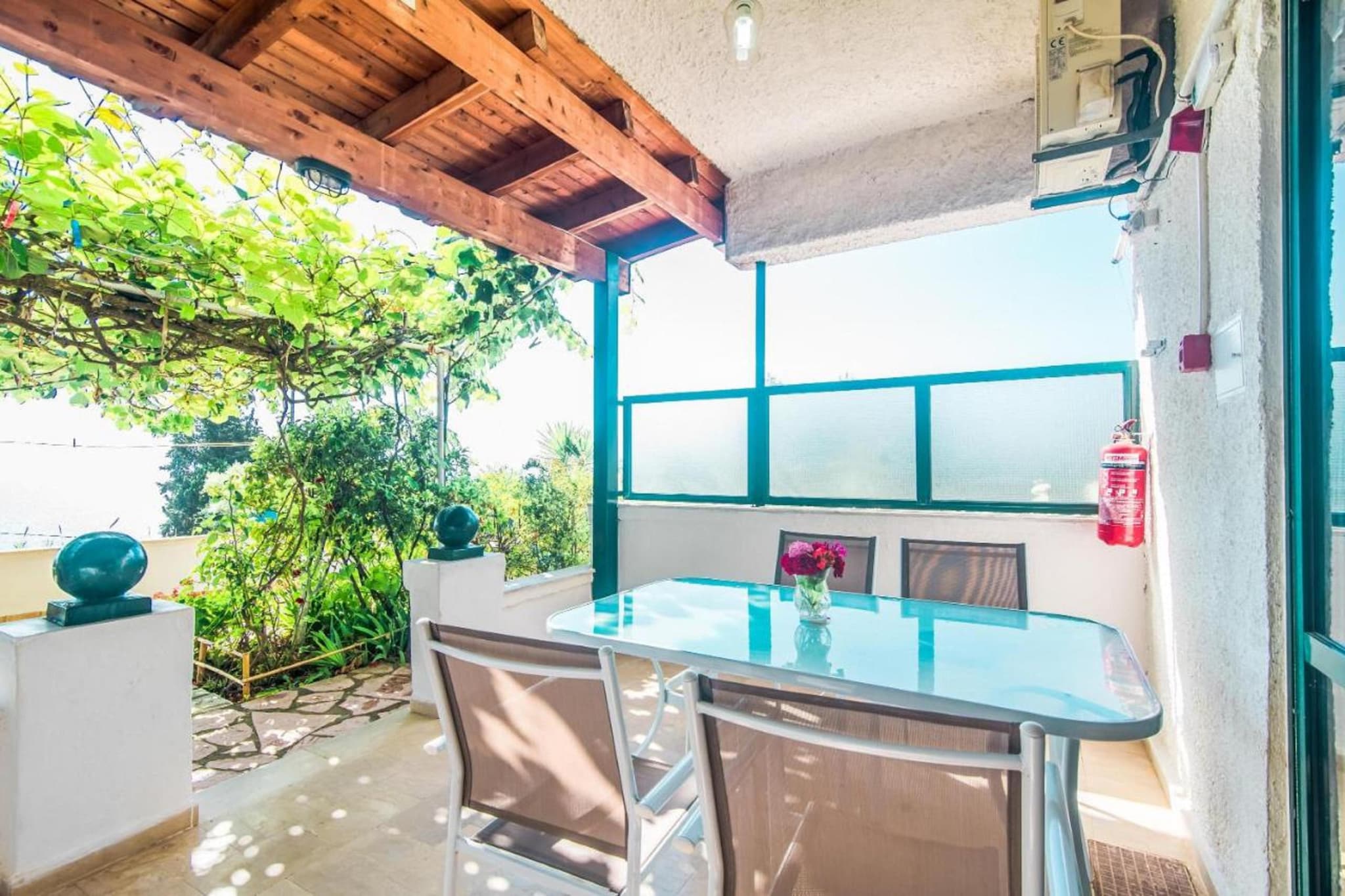 Ground floor: (Kitchenette(electric kettle, cooker, microwave, fridge), bedroom(double bed), bedroom(single bed, single bed, single bed), bathroom(shower, washbasin, toilet, hairdryer), air conditioning)\n\nbar, terrace, sun loungers, parking, swimming pool(shared with other guests), Sunscreen