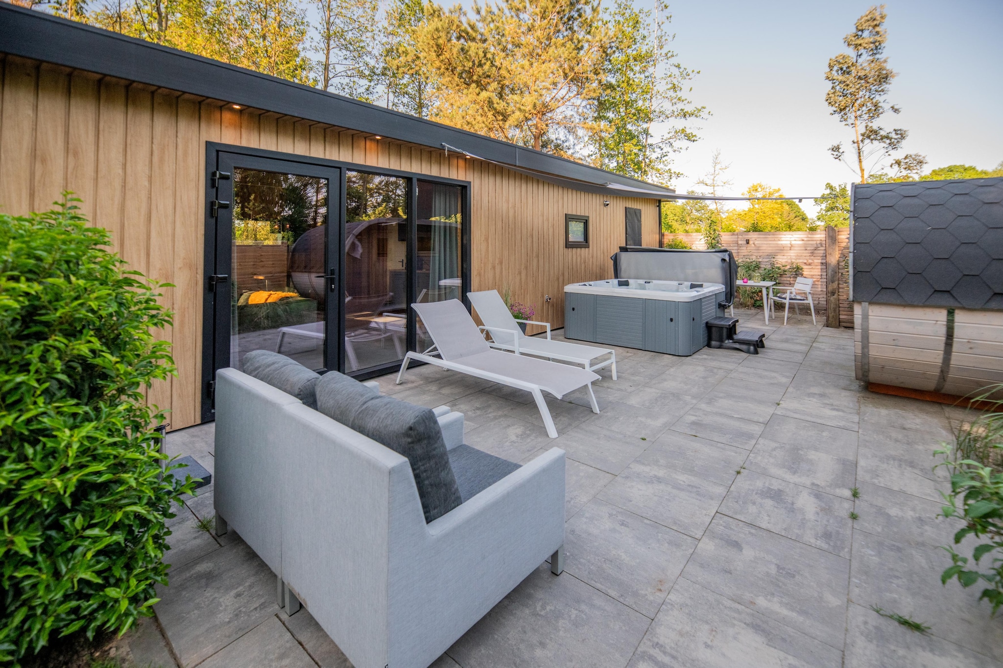 Wellness lodge Grutto 2p - Tuinen zomer