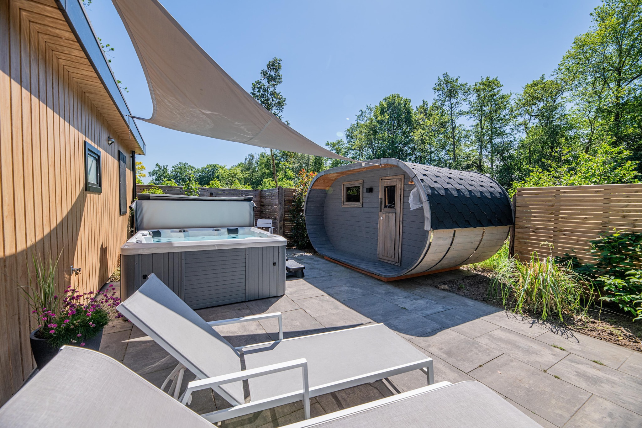 Wellness lodge Grutto 2p - Tuinen zomer
