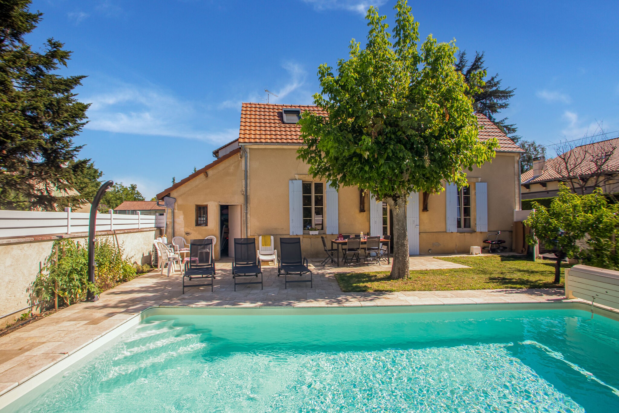Geräumiges Ferienhaus in Bergerac mit privatem Pool