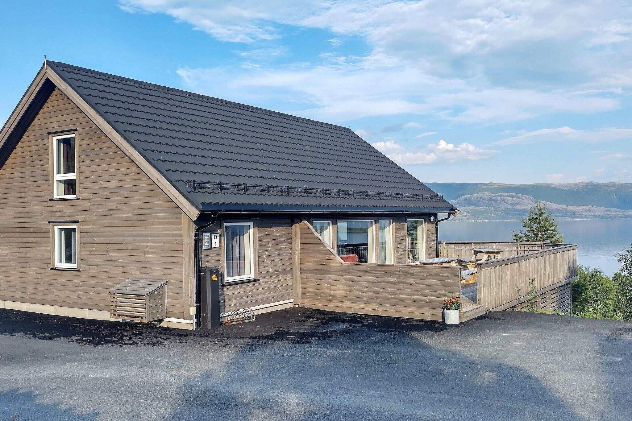 Comfortable holiday home by the sea on the east side of Leka, 145m from cottage 48297. From the cottage and terrace there are beautiful view towards Lekafjord. Great fishing opportunities in the sea. Boat and motor for rent, as well as eectric and regular bikes. The cottage has two floors and is tastefully decorated. Attic living room with TV in addition to a TV in the downstairs living room. The cottage has a total of 4 bedrooms, two downstairs and two upstairs. In each bedroom there are 2 single beds that can be put together into a double bed. In the living room, the large windows face the sea, which makes the room seem light and airy and gives a feeling of close contact with nature. Free internet/WIFI with large capacity and TV with Norwegian and international channels, including several German channels. From the cottage and the terrace you have magnificent views over the shipping lane where the boats pass. Here you can sit on the terrace and enjoy your morning coffee during the beautiful sunrise in the east. The island of Leka invites to wonderful walks for the whole family, both along the sea and up into the island's red mountains. From the mountain tops is a fantastic view over the archipelago towards the ocean. The island offers great opportunities for cycling, 4 electric bikes and 2 traditional bikes can be rented. The sea area off the island of Leka is known for its rich sea fishing. It is possible to fish in the Lekafjord on the east side of the island or in the open sea area on the west side of the island which varies with great depths and many fish-rich grounds. Boats for rent 15.3 - 1.10 and must be booked in advance:   18 foot boat with 50 hp outboard engine, GPS, chart plotter, echo sounder, 6 pole holders can be rented.   Quicksilver 640 with cabin, self-cleaning deck, 115 hp Mercury outboard motor, chart plotter, echo sounder, 10 pole holders.   Quicksilver 640 with cabin, self-cleaning deck, 100 hp Mercury outboard motor, chart plotter, echo sounder, 10 pole holders.   The boats are located at the floating pier, 50 m from the house. Dense gutting shed for cooking fish with running water and candles.  THE BOATS MUST BE BOOKED IN ADVANCE. Parking by the cottage. 600 m to grocery store. Car ferry from Gutvik to Leka, crossing takes 20 min. Free ferry after 01.07.2022 (status June 2022).