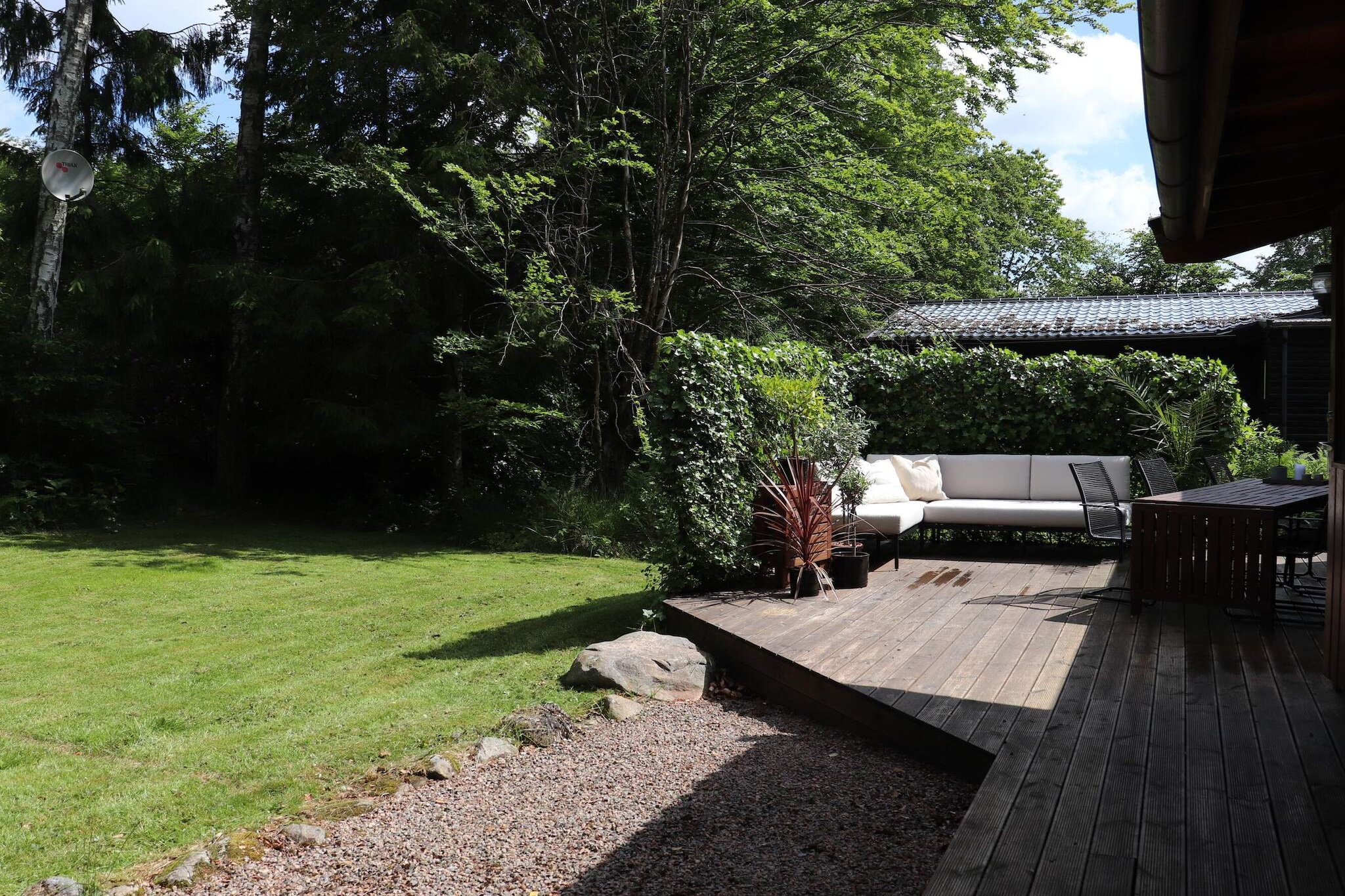 Welcome to a pleasant holidayhouse in a very quiet and pleasant cottage area with swimming and fishing opportunities.  His you experience the stillness and tranquility of a secluded, lush oasis. A perfect accommodation for nature lovers and families with children close to nice fishing and swimming lakes as well as all destinations on the BjÃ¤re and Kulla peninsulas. The cottage is very pleasant and well planned. From the entrance you have the bathroom with shower and then a well-equipped kitchen with dining area. One bedroom has a double bed and a single bed. The spacious and beautiful living room has a sofa bed for two people, TV with satellite dish and chromecast and a lovely wood burning stove. From here you have access to a covered terrace. At the secluded back of the cottage there is a large terrace with comfortable outdoor furniture and barbecue, all nestled and protected in lush greenery. In a storage building on the plot there is a washing machine. In the area there are ftheir walks on landscaped paths in the forest around the cottage.  Only about 200m away there is a gemensamhetsanlÃ¤ggning with outdoorpool, tennis court and playground. The swimming pool is only open in summer. Saunas are available in the women's and men's dressing rooms, respectively. Follow the instructions and prompts on plastic. Right next to the cottage area is VÃ¤stersjÃ¶n and there is a great public bathing area with a bathing jetty, changing rooms and barbecue areas. VÃ¤stersjÃ¶n has a good fish stock of pike, pikeperch, perch, tench, bream and eel.  Fishing license is required.  Here you can also rent a boat. Enjoy coffee and a lovely view of VÃ¤stersjÃ¶n. Nearby is Djurholmen's nature reserve with several nice hiking trails and coffee and barbecue areas. Just the other side of HallandsÃ¥sen is VallÃ¥sens where you can ski in the winter and cycle downhill in the summer.  At Kungsbygget you can go summer toboding.  Visit the BjÃ¤re and Kulla Peninsulas. Here you will find lots of nice excursion destinations and hidden gems. A short drive away you have Ã„ngelholm's beautiful town with small, cozy shops, the beautiful homestead park and its long beach. This cottage is not suitable for rent to youth groups.