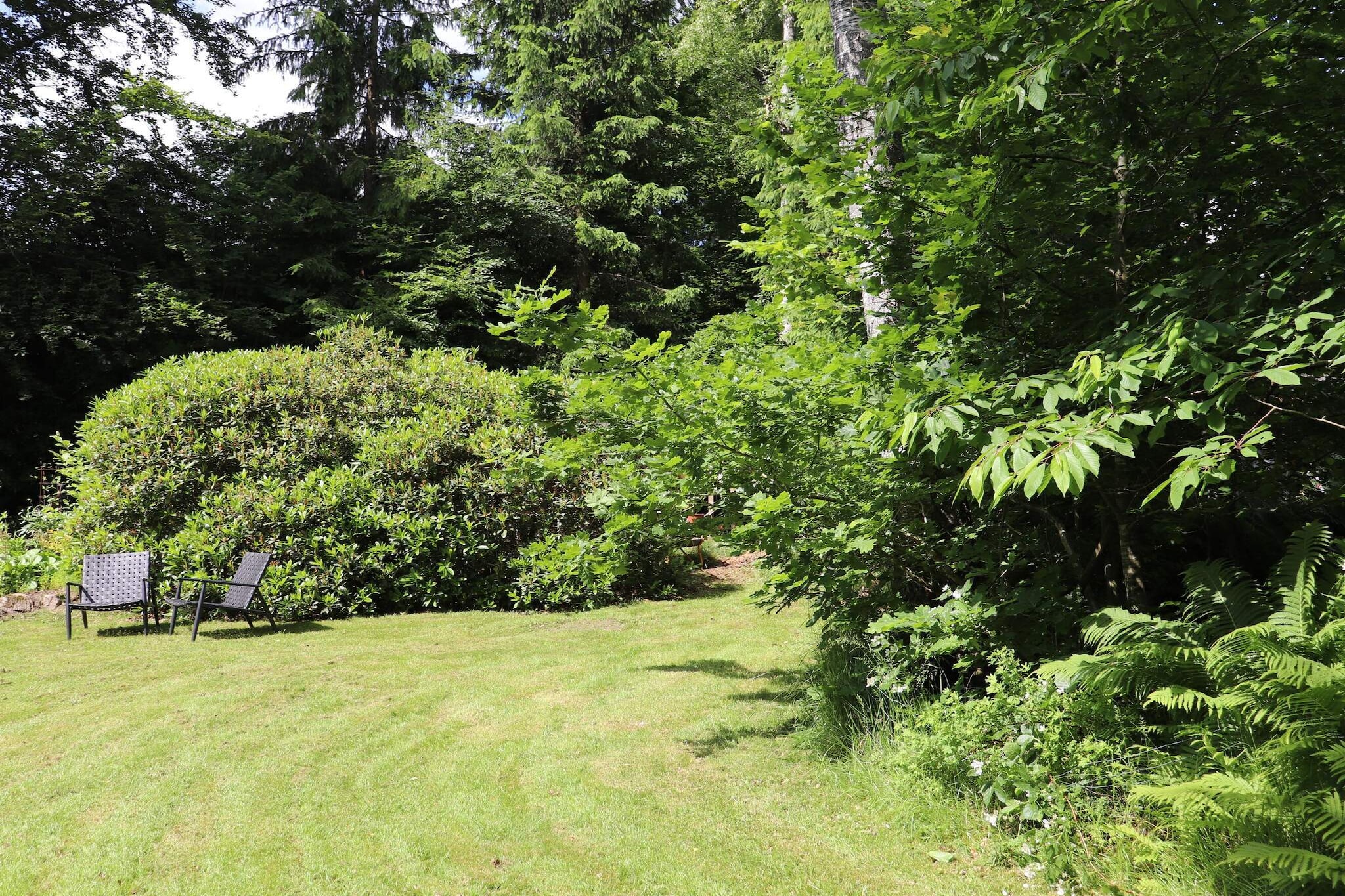 Internet Access DSL, Kitchen(cooker(electric), hood, coffee machine, microwave, dishwasher, fridge-freezer, water from well), Living/bed room(double folding bed, TV(satellite, swedish TV channels), DVD player, radio, CD player, chromecast), bedroom(double bed), bedroom(single bed), bathroom(washbasin, shower, toilet, washing machine), balcony, heating(electric), garden, garden furniture