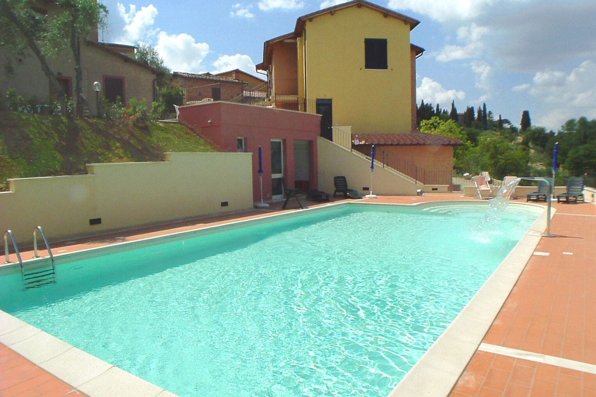 Landelijk appartement in Siena met gedeeld zwembad