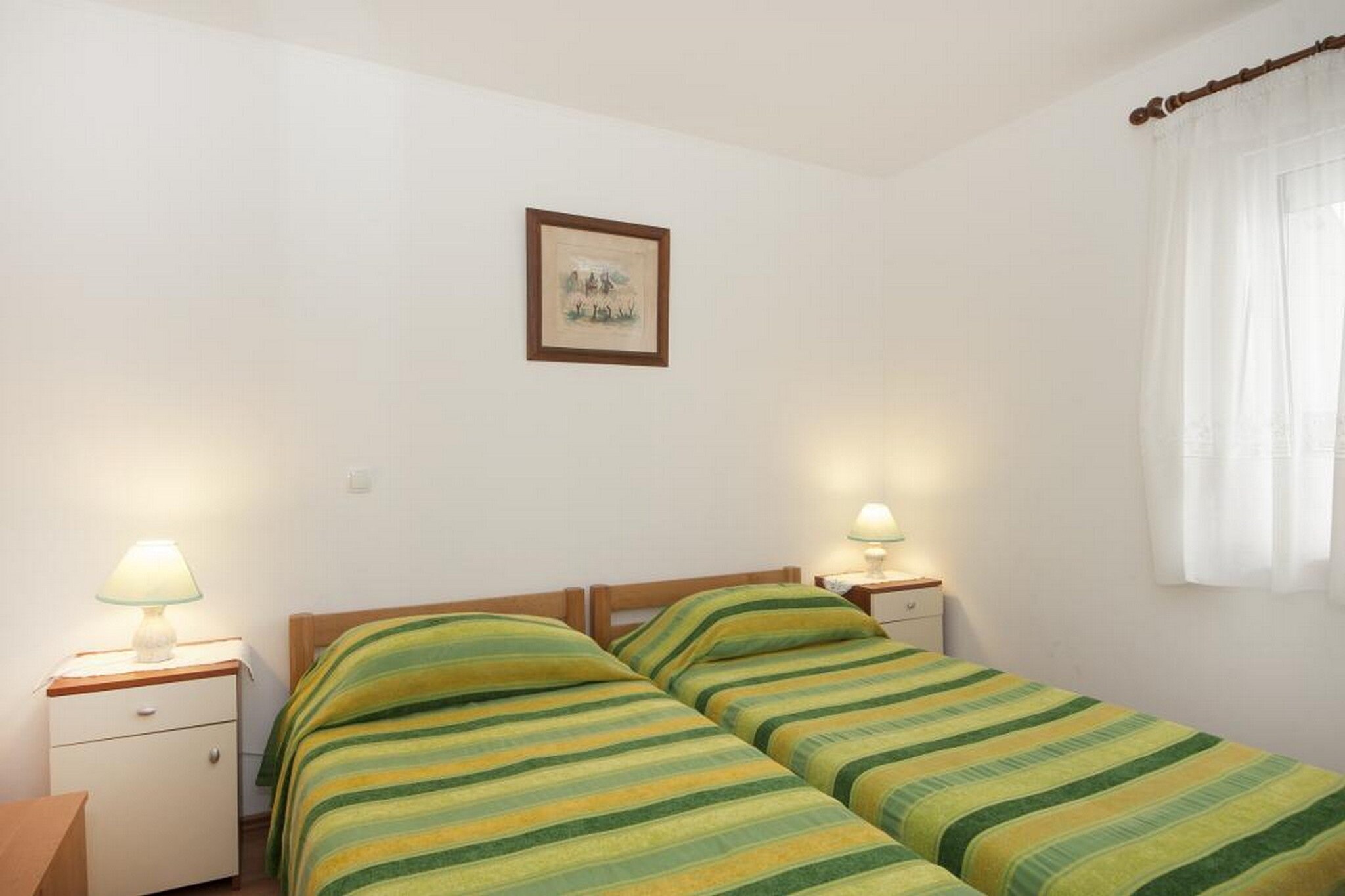 Bertie's Lodge - Two Bedroom Apartment with Terrace and Sea View(A1)