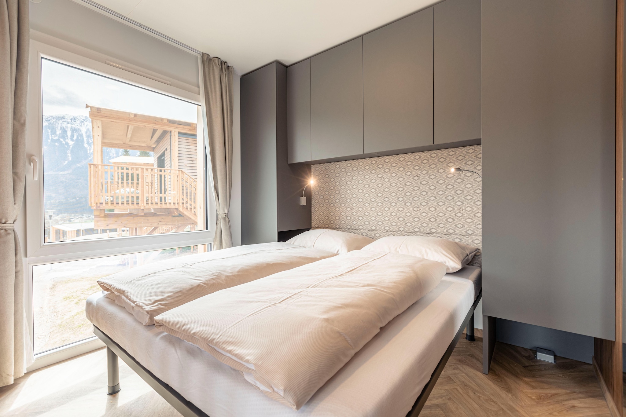 Ground floor: (Living room(single sofa bed, TV), open kitchen(electric kettle, toaster, coffee machine, oven, microwave, dishwasher, fridge(+ freezer)), bedroom(double bed), bathroom(shower, washbasin, toilet))\n\nair conditioning, terrace, garden furniture