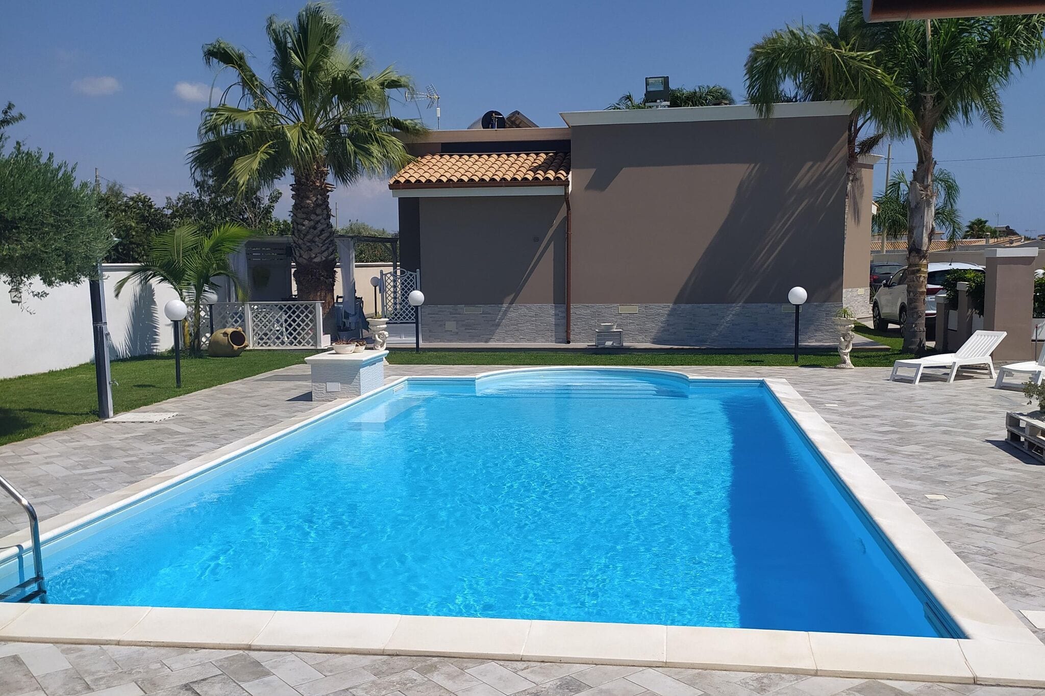 Klimatisierte Villa mit Pool 900 Meter vom Meer entfernt