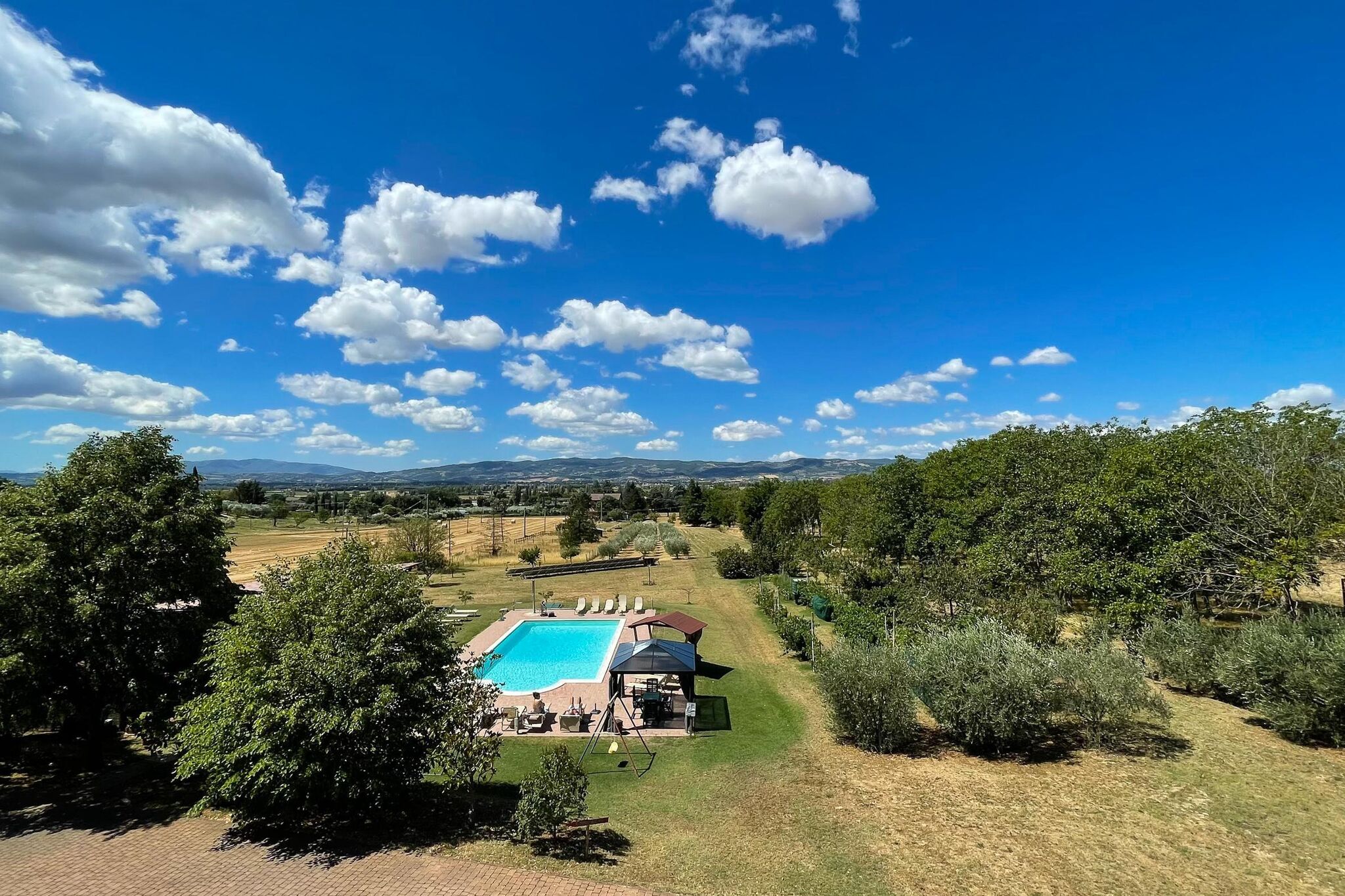 Einladendes Ferienhaus in Assisi mit Swimmingpool
