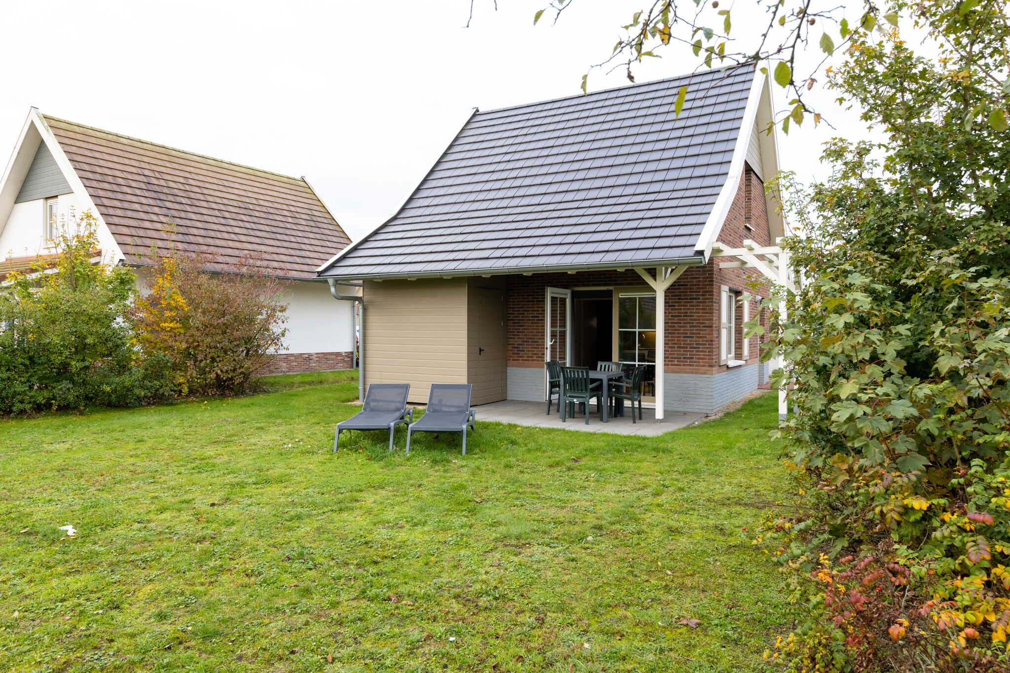 Restyled villa with infrared sauna, in a holiday park in De Maasduinen