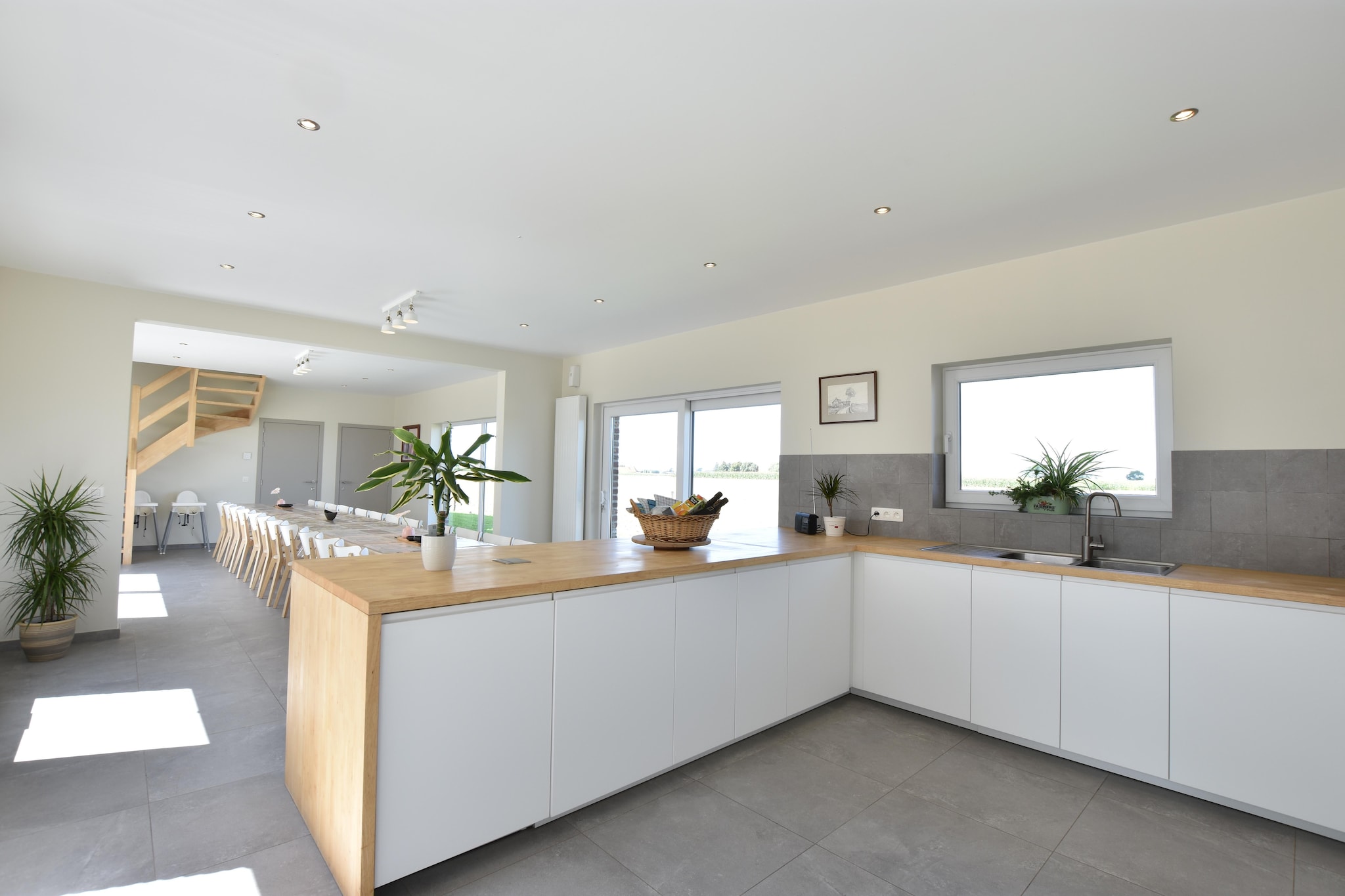 Ground floor: (Living room(TV), dining room, open kitchen(cooker(induction), coffee machine(filter), oven, combination microwave, dishwasher, 2x fridge, freezer), bathroom(shower, 2x washbasin), bathroom(shower, washbasin), bathroom(shower, 2x washbasin), bathroom(shower, washbasin), toilet)\n\nmezzanine: (bedroom(2x double bed))\n\nOn the 1st floor: (bedroom(double bed, double bed), bedroom(single bed, double bed), bedroom(single bed, double bed), bedroom(single bed, double bed), bedroom(single bed, single bed, single bed, single bed, single bed), toilet)\n\nGuest house ground floor: (Living room(TV, dining table, seating area), Kitchen(coffee machine, oven, microwave, dishwasher, fridge, freezer))\n\nGuest house on the 1st floor: (bedroom(double bed), bedroom(single bed, double bed), bathroom(tumble dryer, shower, washbasin, toilet, washing machine))\n\nrecreation room, washing machine, terrace(roofed, 60 m2), garden(fenced, > 1000 m2), bicycle storage, garden furniture, sun loungers, BBQ, parking, trampoline, pond, boules court, table tennis table, billiards, children\'s bed