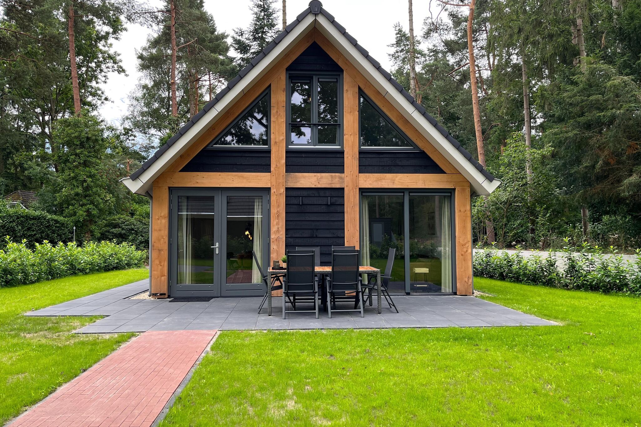 Cosy holiday home in a wooded area in Lochem