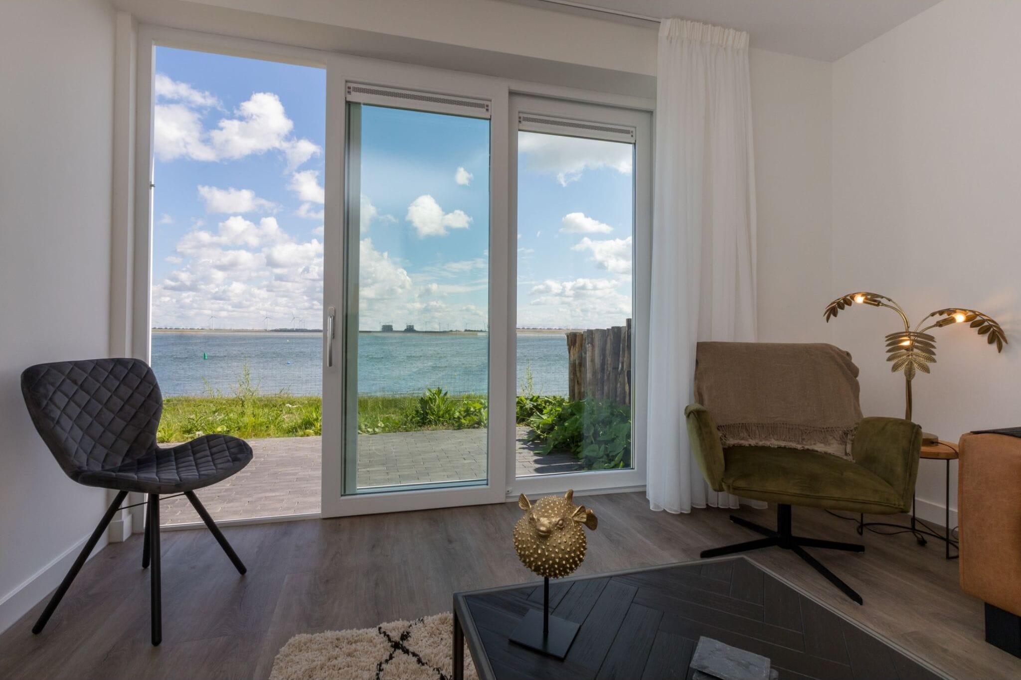 Unique apartment, located on the Oosterschelde and marina of Sint Annaland