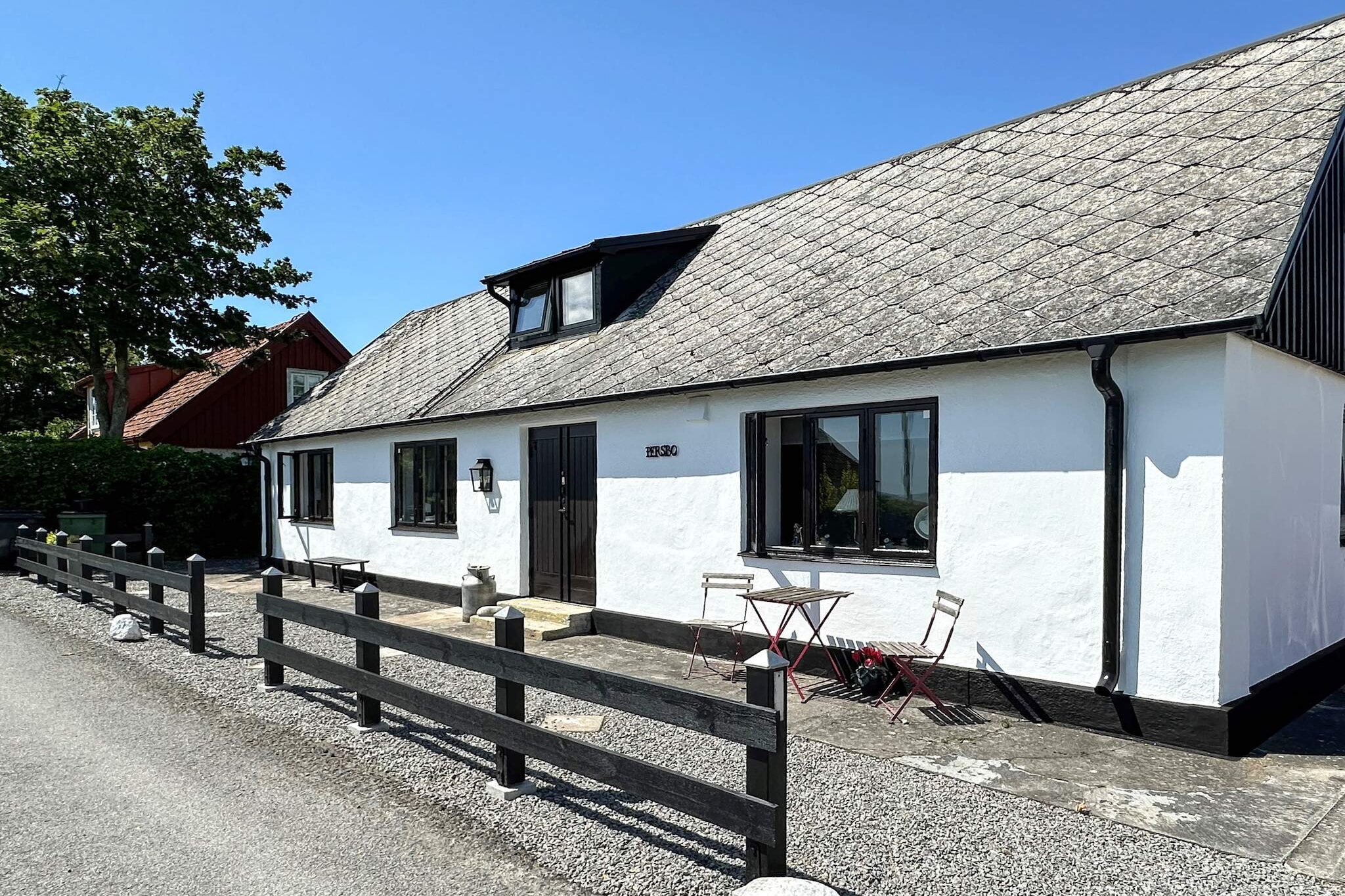 Here you are welcomed right into the sea and tranquility in this charming accommodation where the plot runs right on the shoreline of picturesque Beddingestrand, an old fishing village once dating back to the 18th century. From the plot you have a couple of steps down to the sea. Set your dinner in front of the coastline, enjoy how the sun reflects in the sea or just let yourself lie down and enjoy the waves of the sea. This is an accommodation for those who do not want to compromise on the location where you also have an incredibly large garden for all the activities a holiday can contain. At the back of the house you have a more private and secluded garden where you are happy to retreat and just relax. Inside the door you step into the heart of the house with a large and practical kitchen where you have both a dining group and adjacent living room. There is a warm and cozy feeling throughout the house where everything is well thought out. You also have laundry facilities and bathrooms on the lower level, with all conceivable amenities. On the lower level you have 2 bedrooms, one with a double bed (180cm) and the other with a sofa bed (140cm). On the upper level you go up to a lovely living room with sea views and 2 bedrooms adjoining it, both rooms with two single beds (90cm). Perfect floor plan for those traveling with the children. At the back of the house, you have a raised garden to hang out, play and just be. As the icing on the cake, you have a spacious conservatory that prolongs the evenings and saves you if the rain should come out. The front as we mentioned earlier is of course suited to just enjoy as long as you want from your private garden. An accommodation that is very suitable for families with children, couples or generational travellers as it is a smaller village where the tranquility and companionship of each other are in focus and where you enjoy the beauty that there is to take part in here. There are partly personal elements of the house and private spaces to be respected. If you feel like you want something out of addition to all this on your holiday, you can walk a few minutes to a nearby beach called Pärlan where you also have a jetty and a very cozy restaurant. If you want an even greater range of shopping, culture and food, you have Malmö, Ystad and Trelleborg. Lakes and wonderful excursion places you have plenty of throughout Skåne and down towards Österlen. Given that it is an old fishing village and the location towards the Baltic Sea, it would also be suitable for you as a fisherman. A short walk away you also have mini golf and a very popular ice cream kiosk. If you want to take a visit to Sweden's southernmost cape, you have Smygehuk a few kilometers away where you also have a nice restaurant and smokehouse. There are plenty of activities for the children in Skåne such as Ystad Zoo, Skåne Zoo, Tosselilla Summerland and Hallongården as well as much more.
