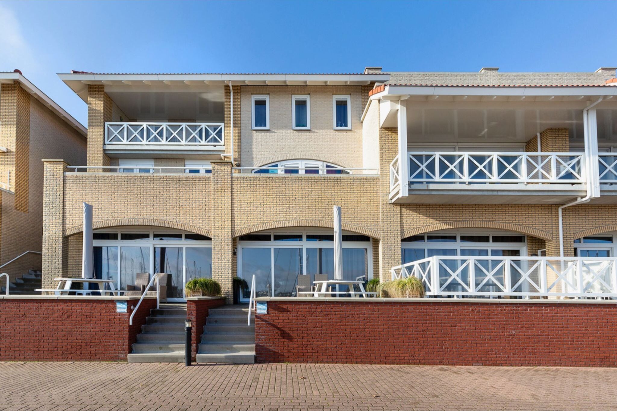 Spacious luxury apartment with beautiful views of the harbor and the North Sea