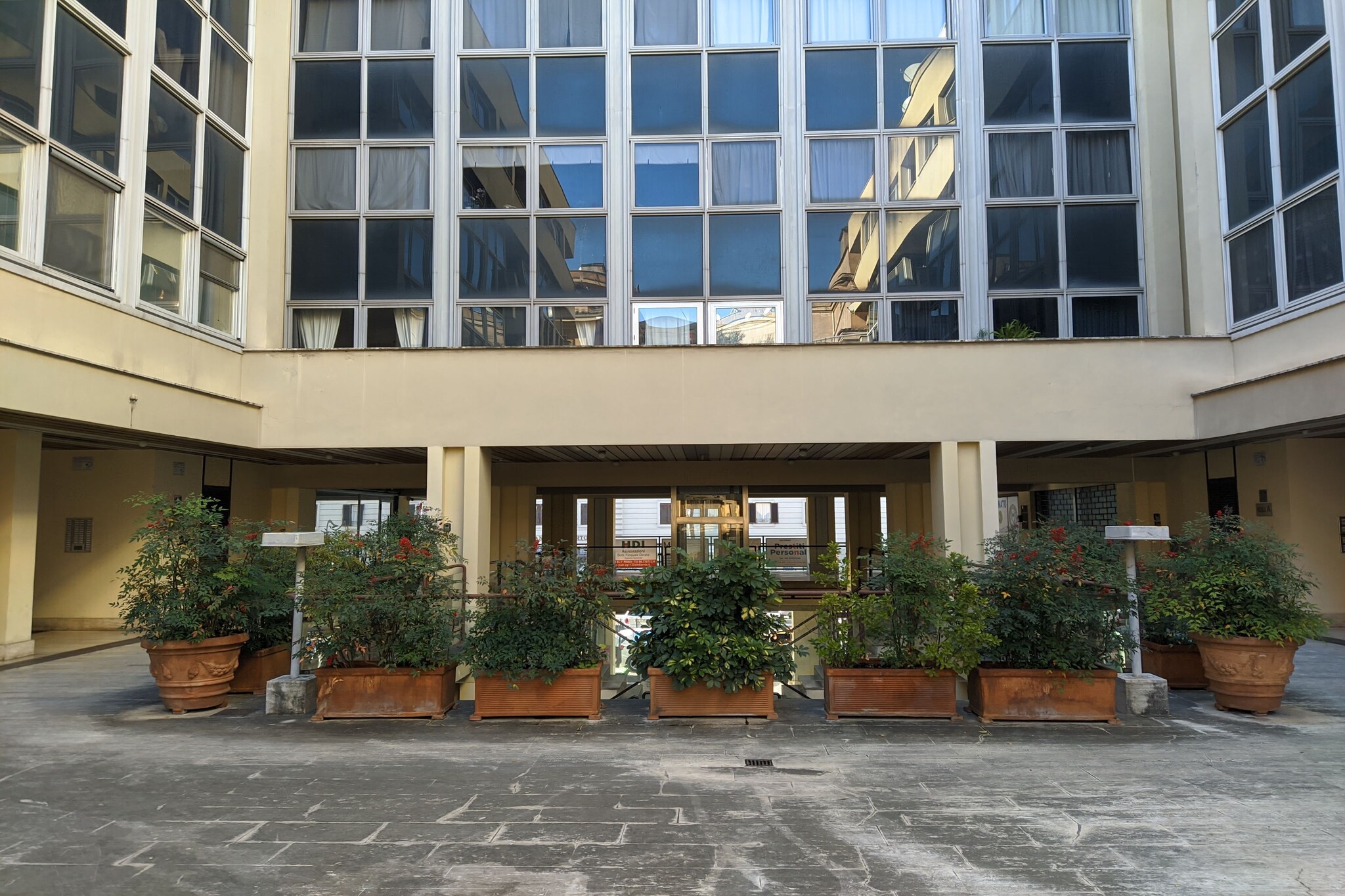 A comfy apartment in the center of Rome. Ideal for a city trip and a fascinating and fulfilling experience for those who wan to deep-dive into history.
In Rome, you will find numerous cozy restaurants that introduce you to the world-famous Italian cuisine. Visit the Colosseum, the Pantheon or the impressive St. Peter's Basilica.
The air-conditioning ensures a pleasant temperature on hot and humid days of summer. Living Room and Bedroom are equipped with enough comfort with fluffy beds. You can prepare your favourite meals and snacks in the kitchen while watching the TV in the living room.
