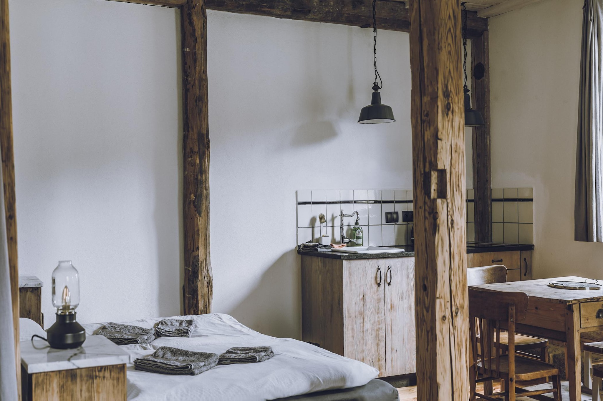 Dom Sokolik - Pond Studio - Bedroom