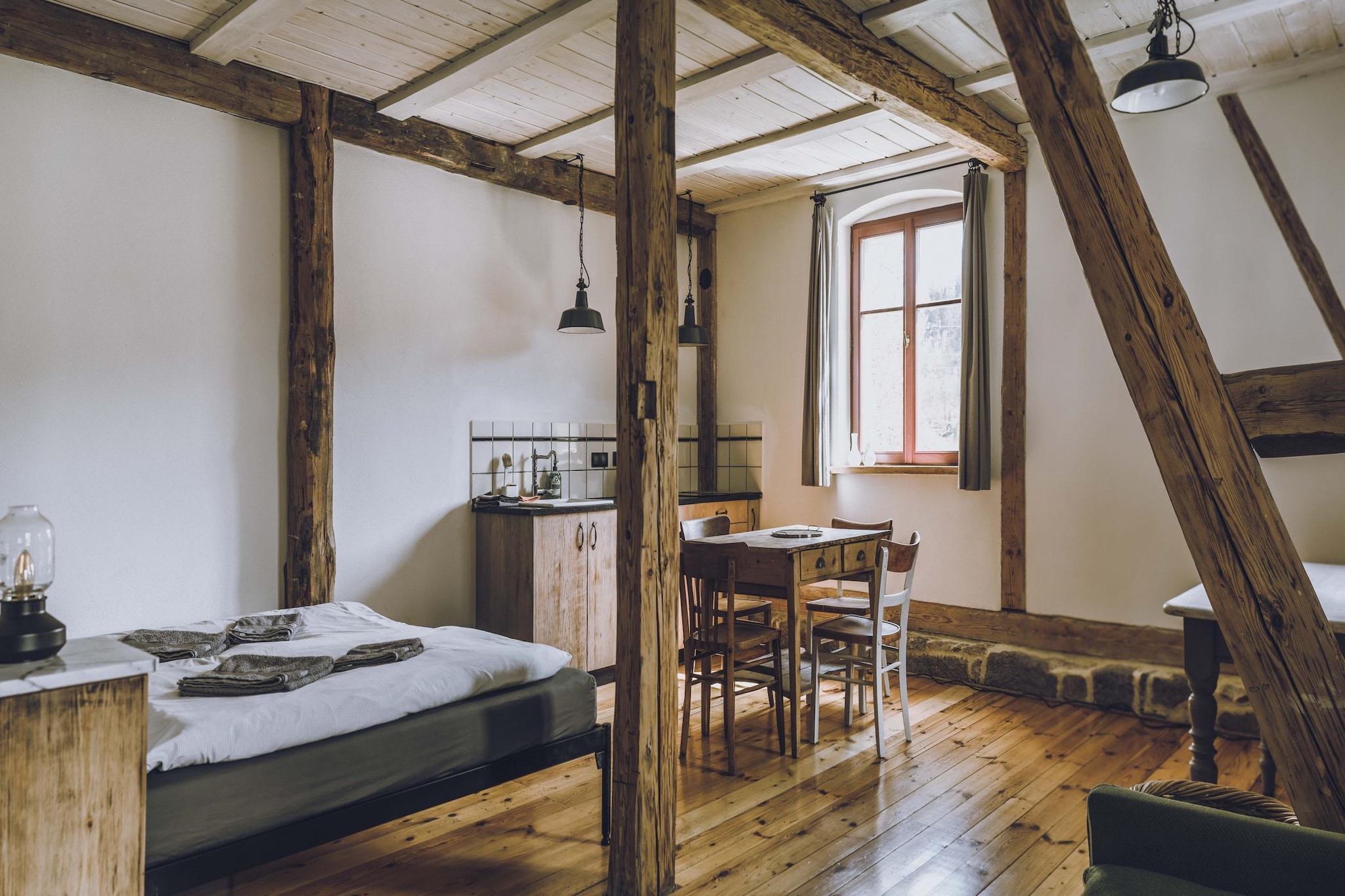 Dom Sokolik - Pond Studio - Bedroom