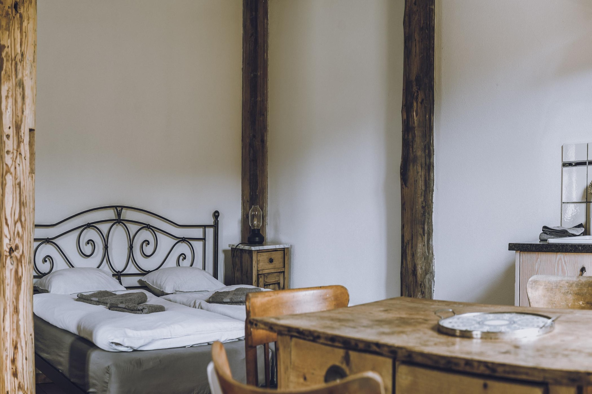 Dom Sokolik - Pond Studio - Bedroom