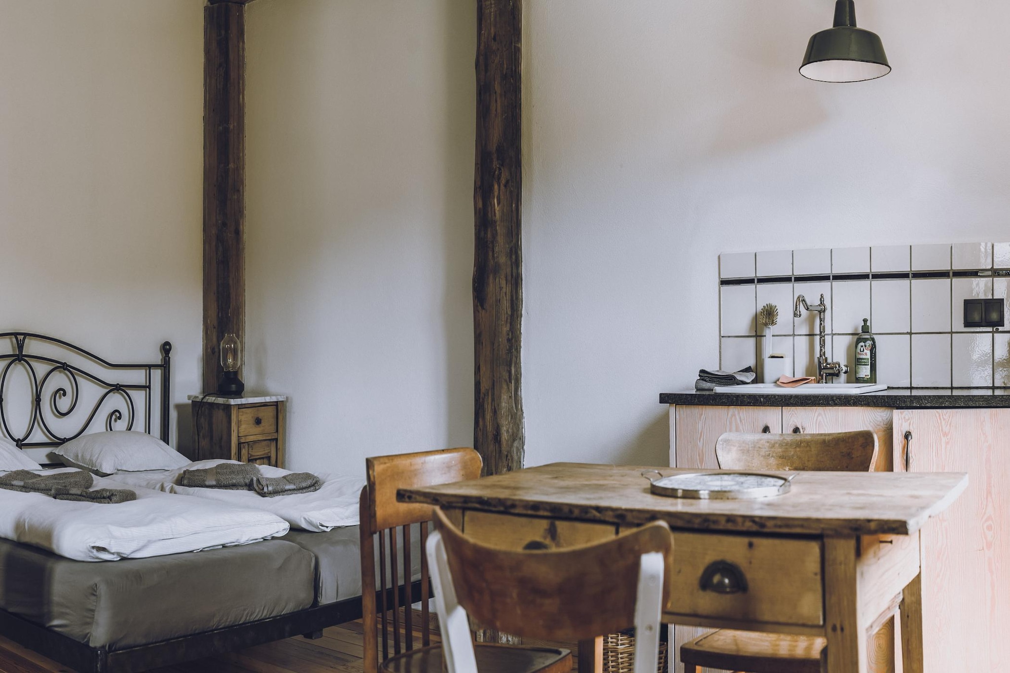 Dom Sokolik - Pond Studio - Dining room
