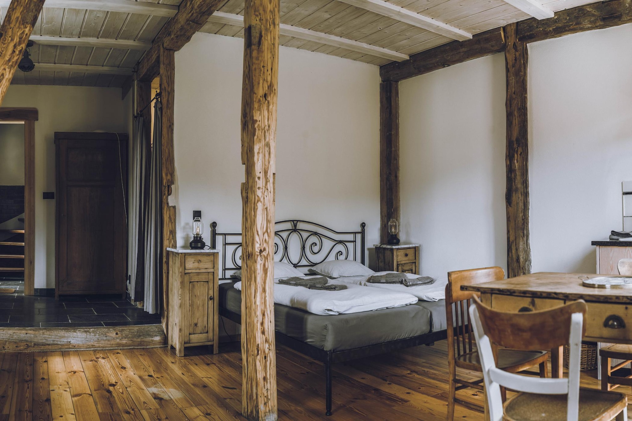 Dom Sokolik - Pond Studio - Bedroom