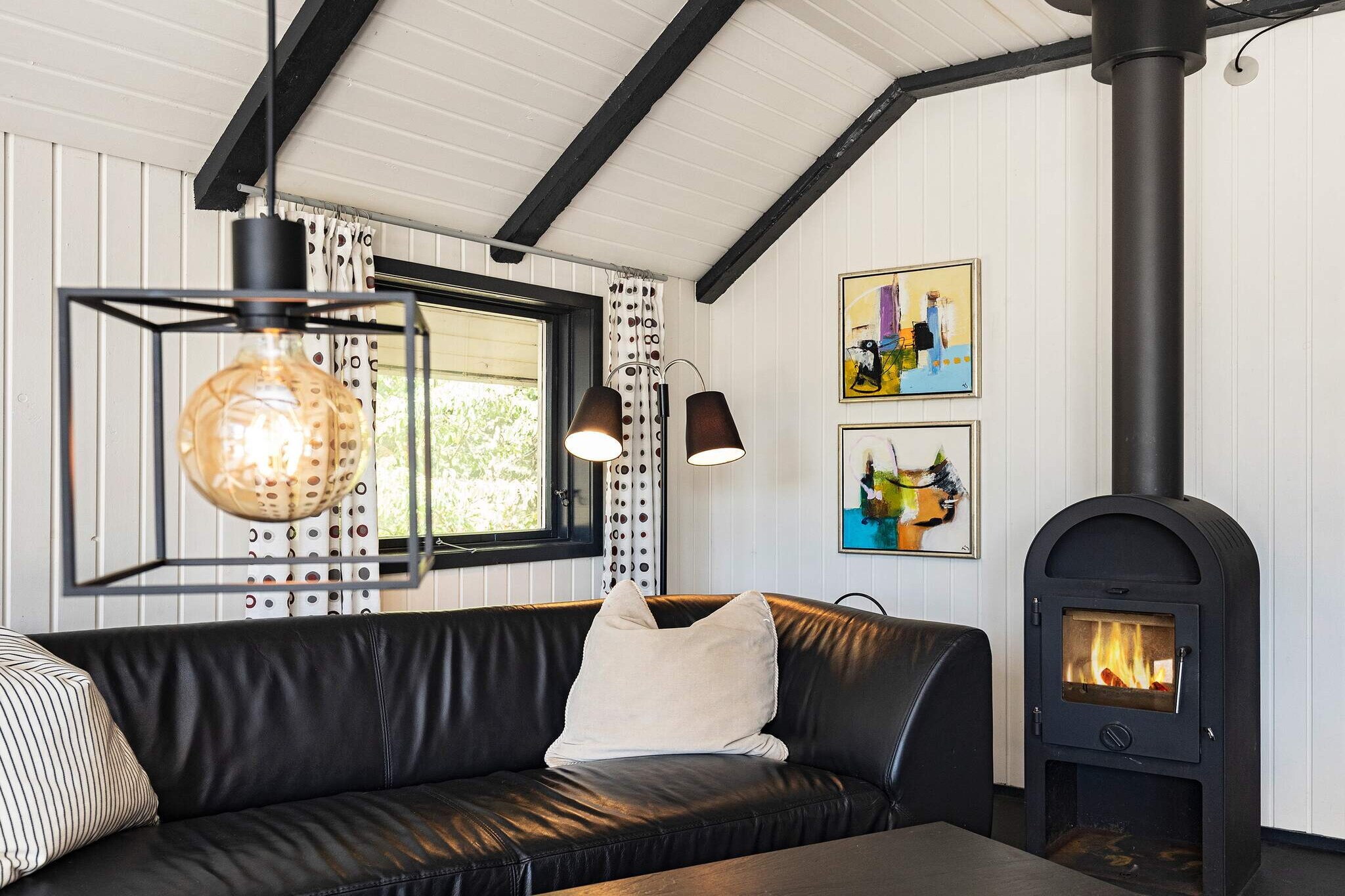 Kitchen(stove(induction), coffee machine, microwave, dishwasher, fridge(+ freezer)), Living/bed room(TV(german television channels, danish TV channels (DR1 and TV2))), bedroom(double bed), bedroom(double bed), bedroom(2x single bed), bathroom(washbasin, shower, toilet), washing machine, heating(electric), terrace, air to air heatpump