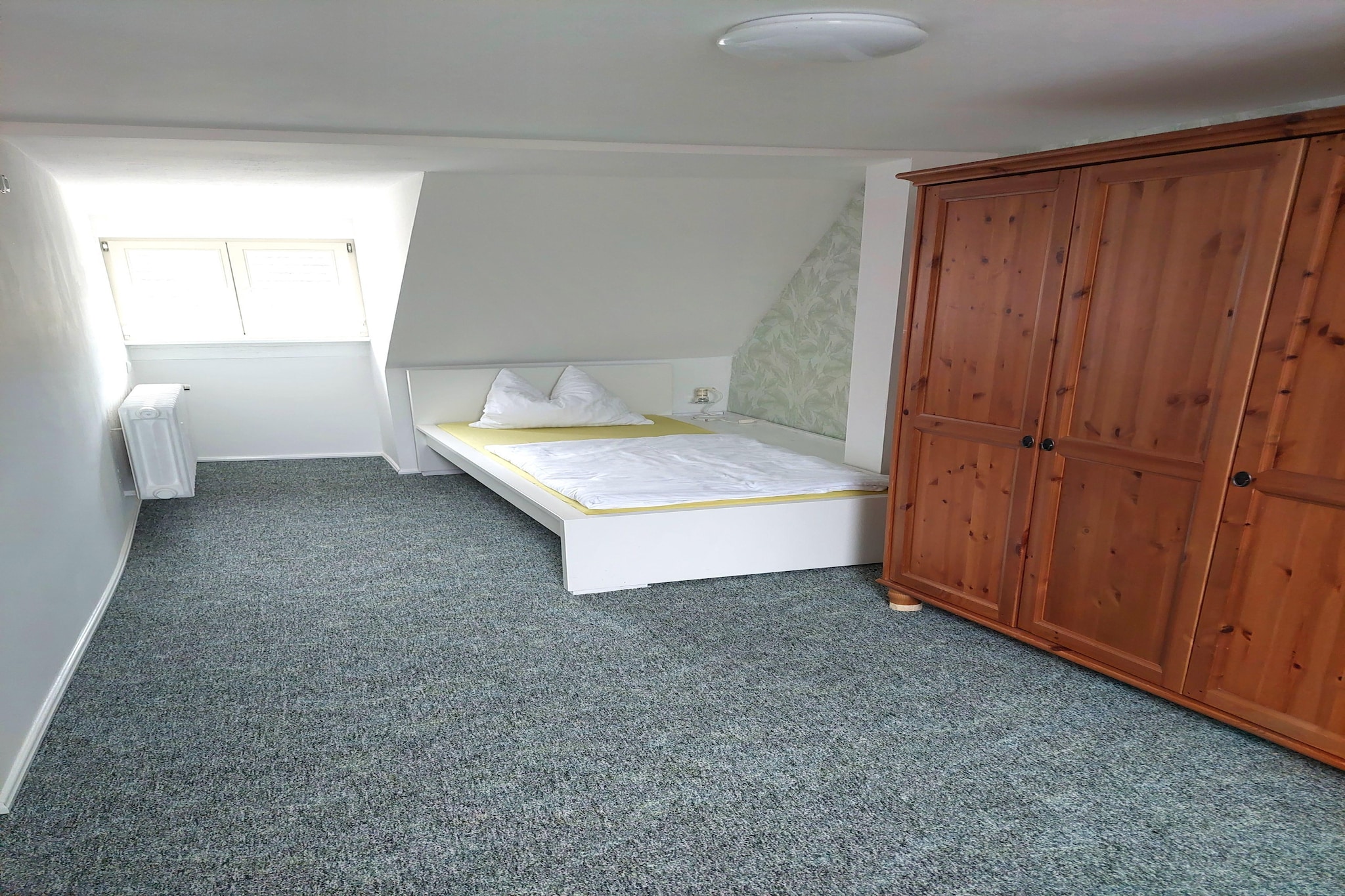 Attic Holiday Home with Garden and Grill