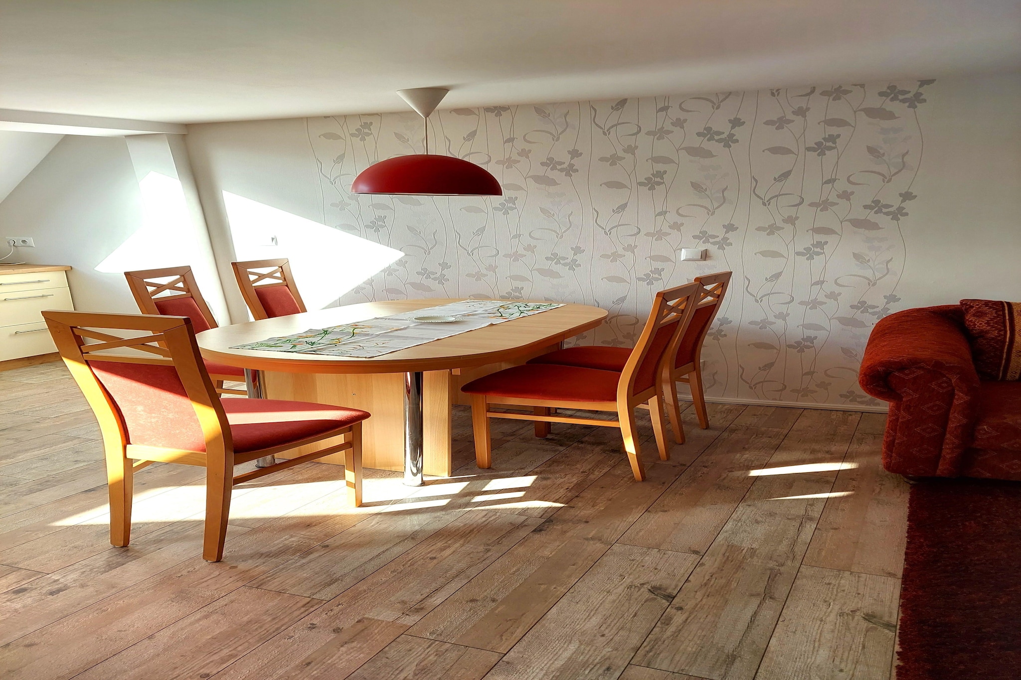 Attic Holiday Home with Garden and Grill